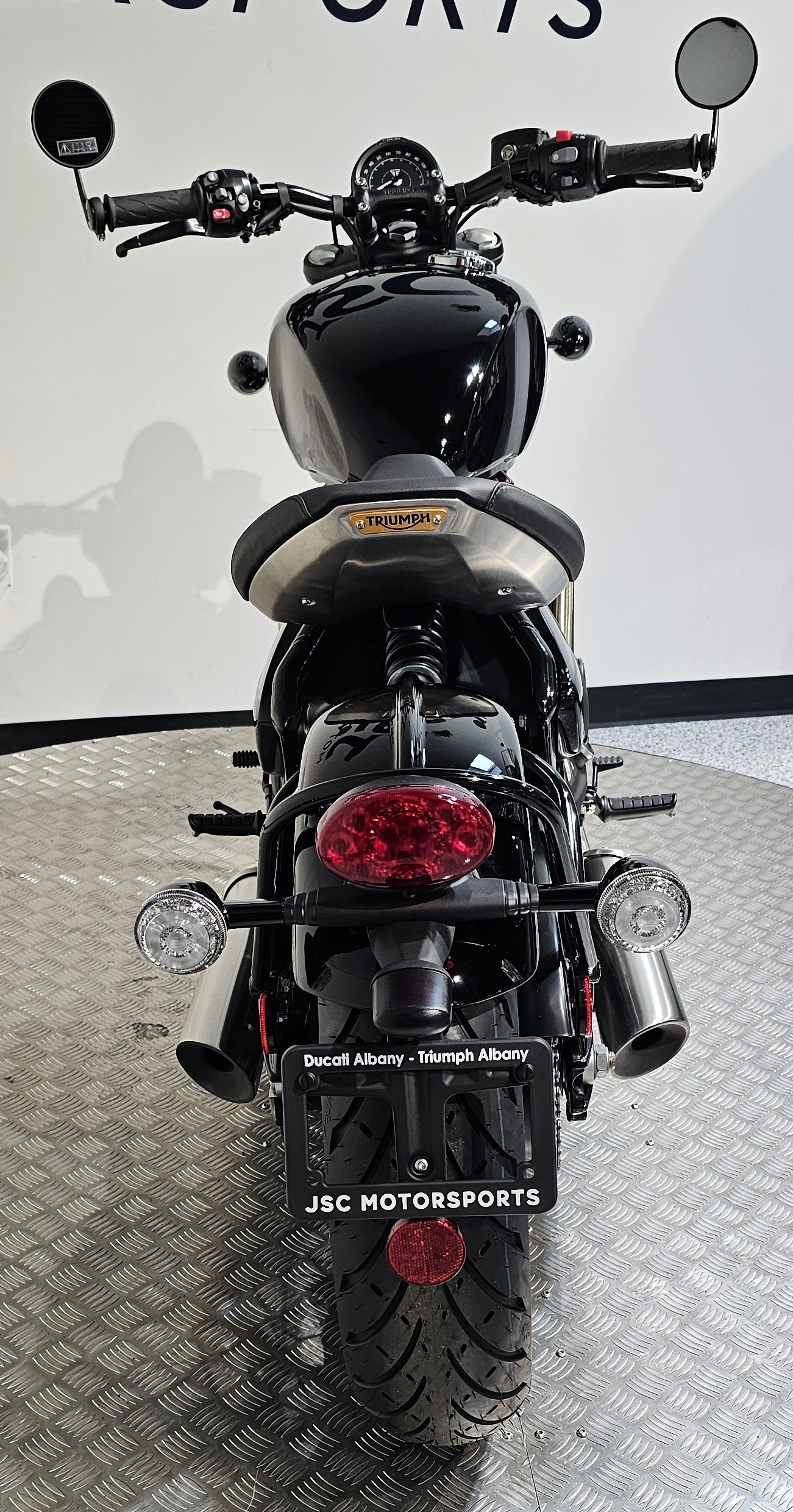 2027 Triumph Bonneville Bobber 7