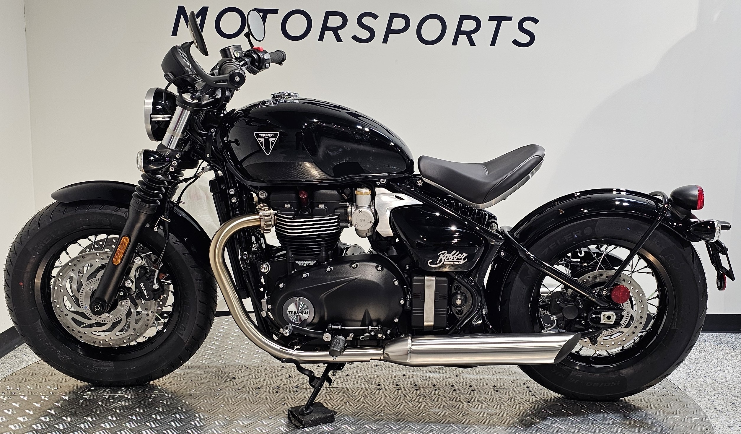 2027 Triumph Bonneville Bobber 5