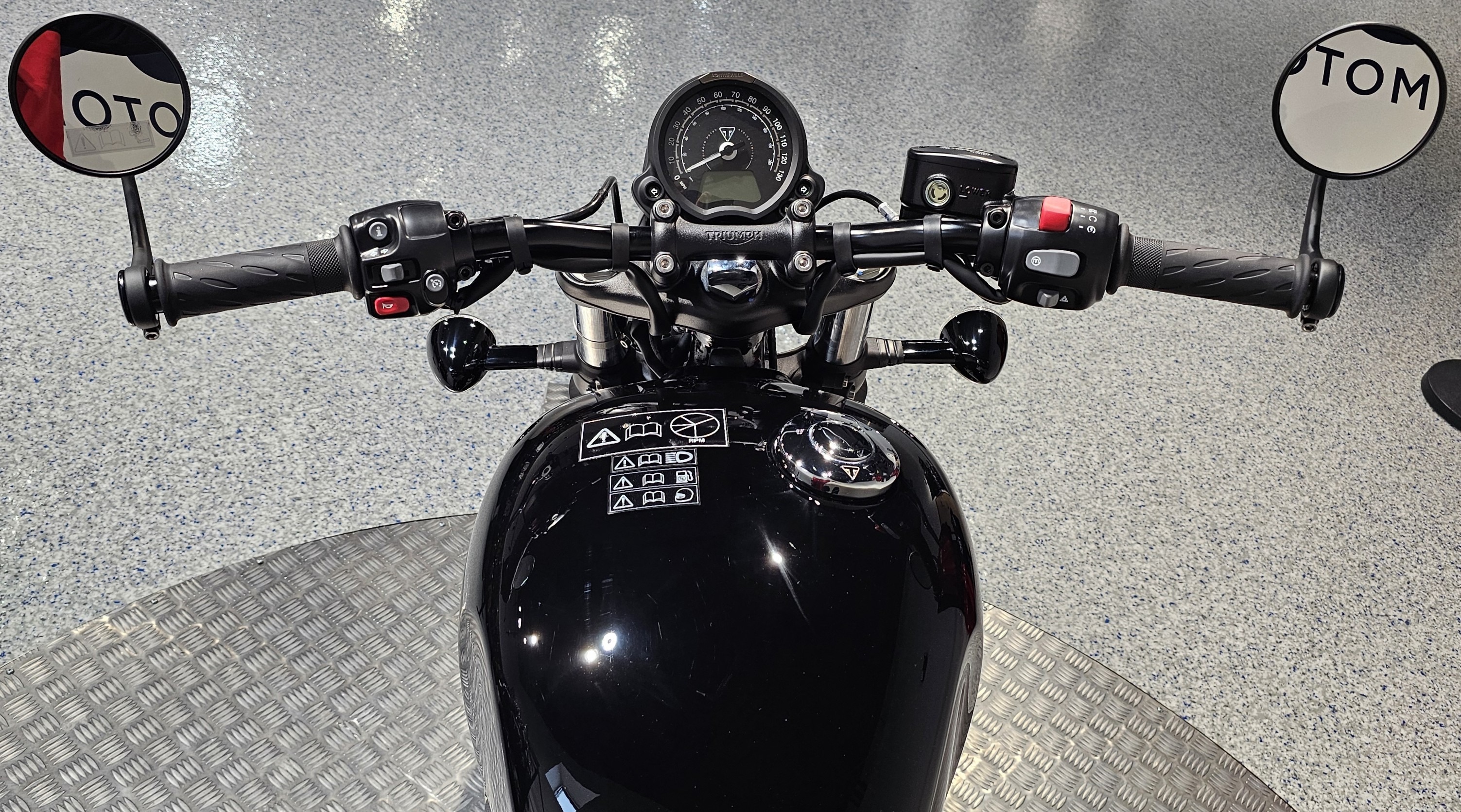 2027 Triumph Bonneville Bobber 10