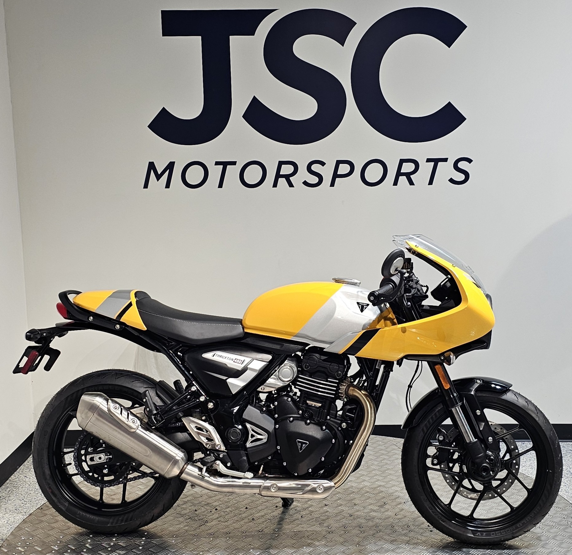 2026 Triumph Thruxton 400