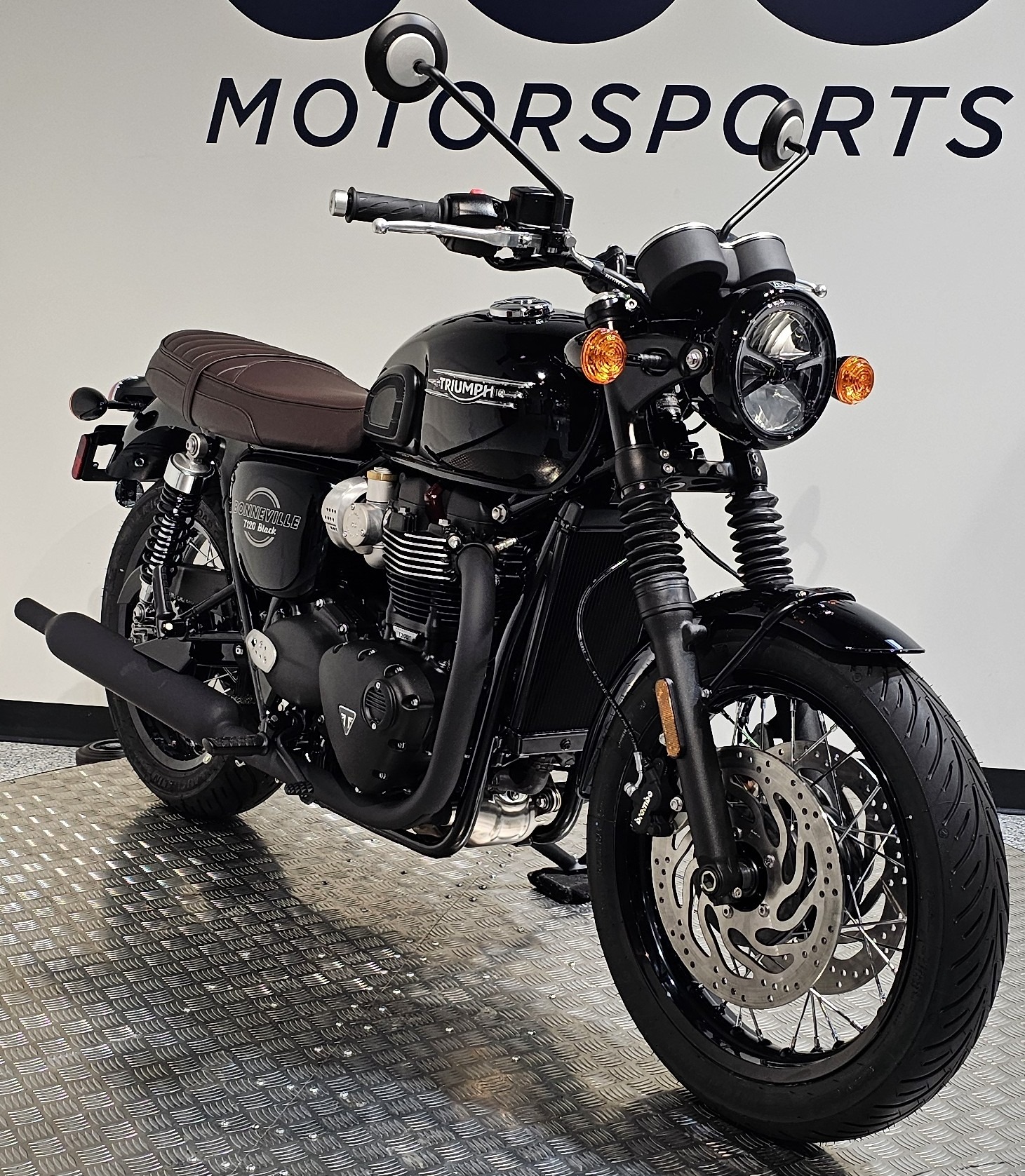 2027 Triumph Bonneville T120 Black 2