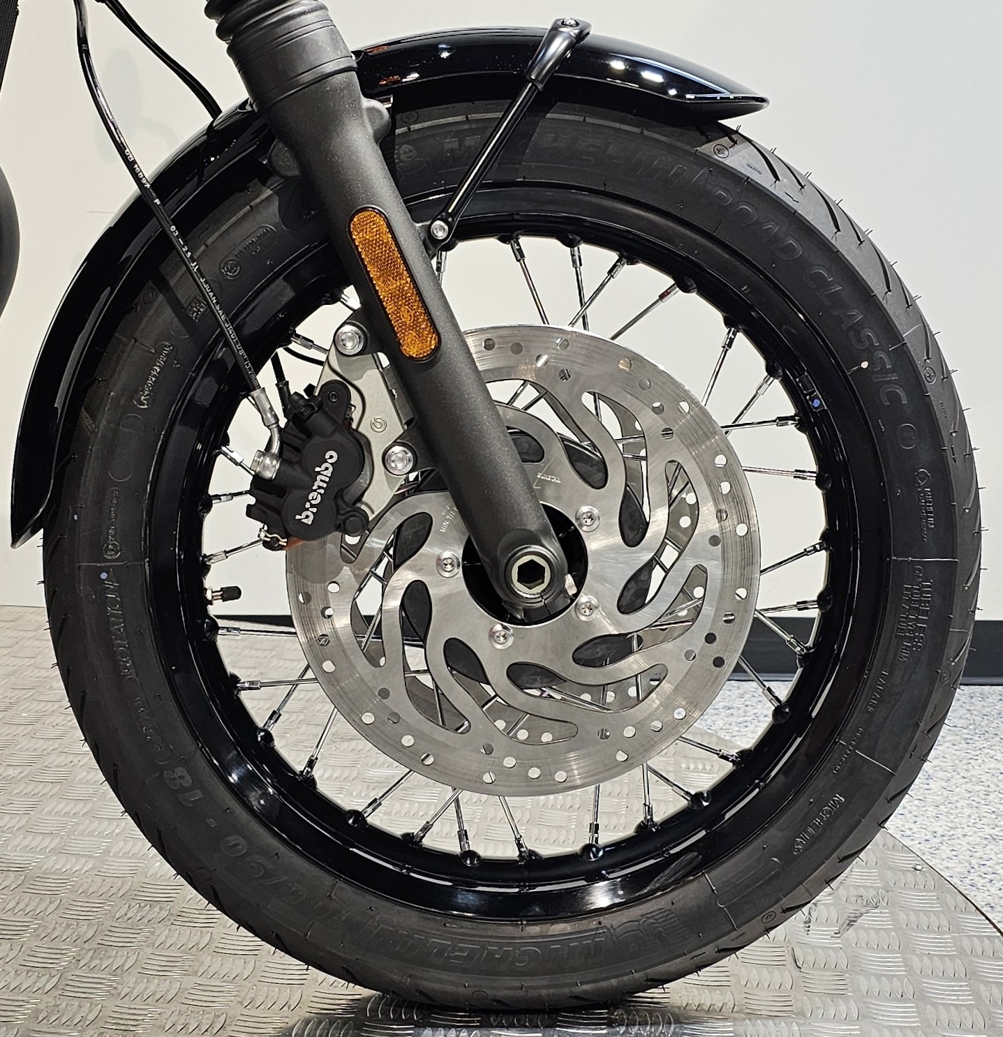 2027 Triumph Bonneville T120 Black 12