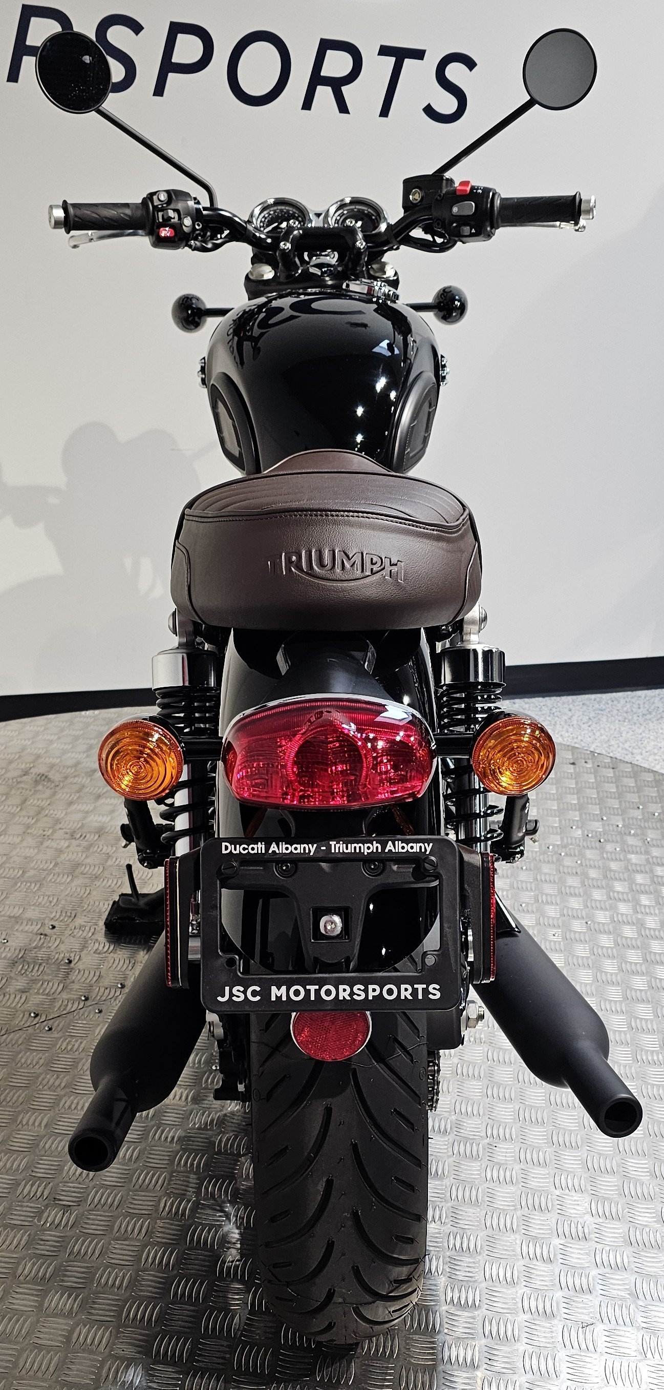 2027 Triumph Bonneville T120 Black 7