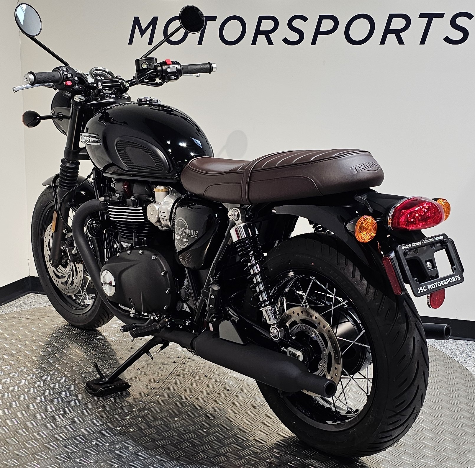 2027 Triumph Bonneville T120 Black 6