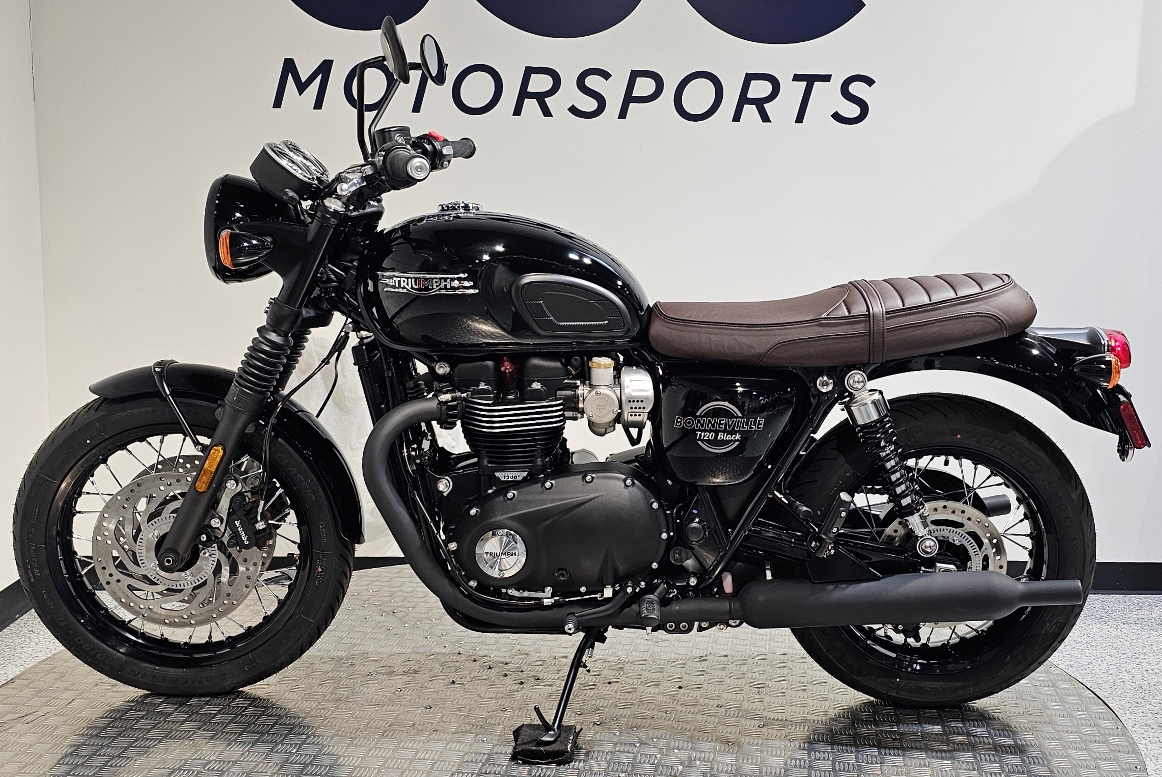 2027 Triumph Bonneville T120 Black 5