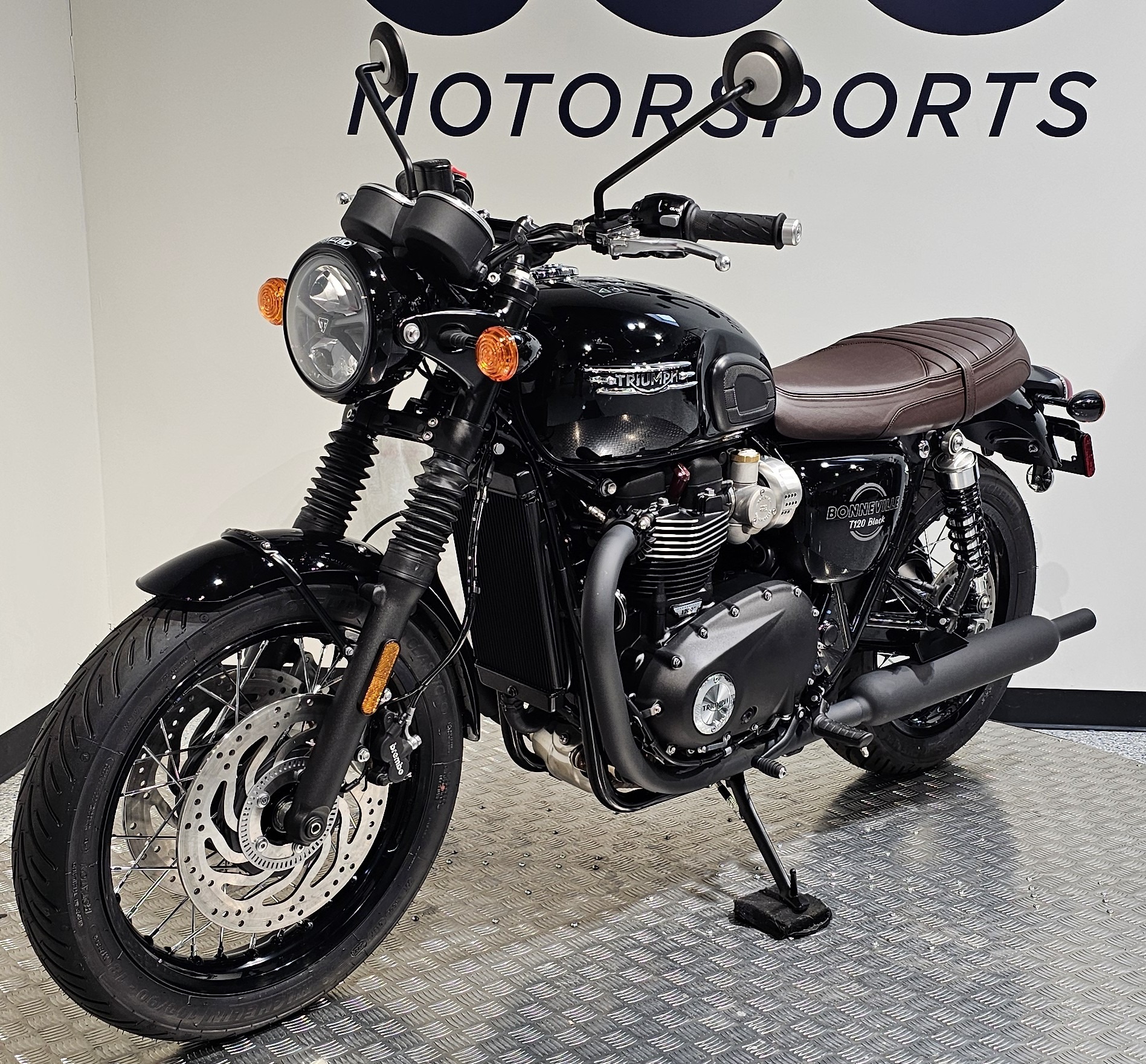 2027 Triumph Bonneville T120 Black 4
