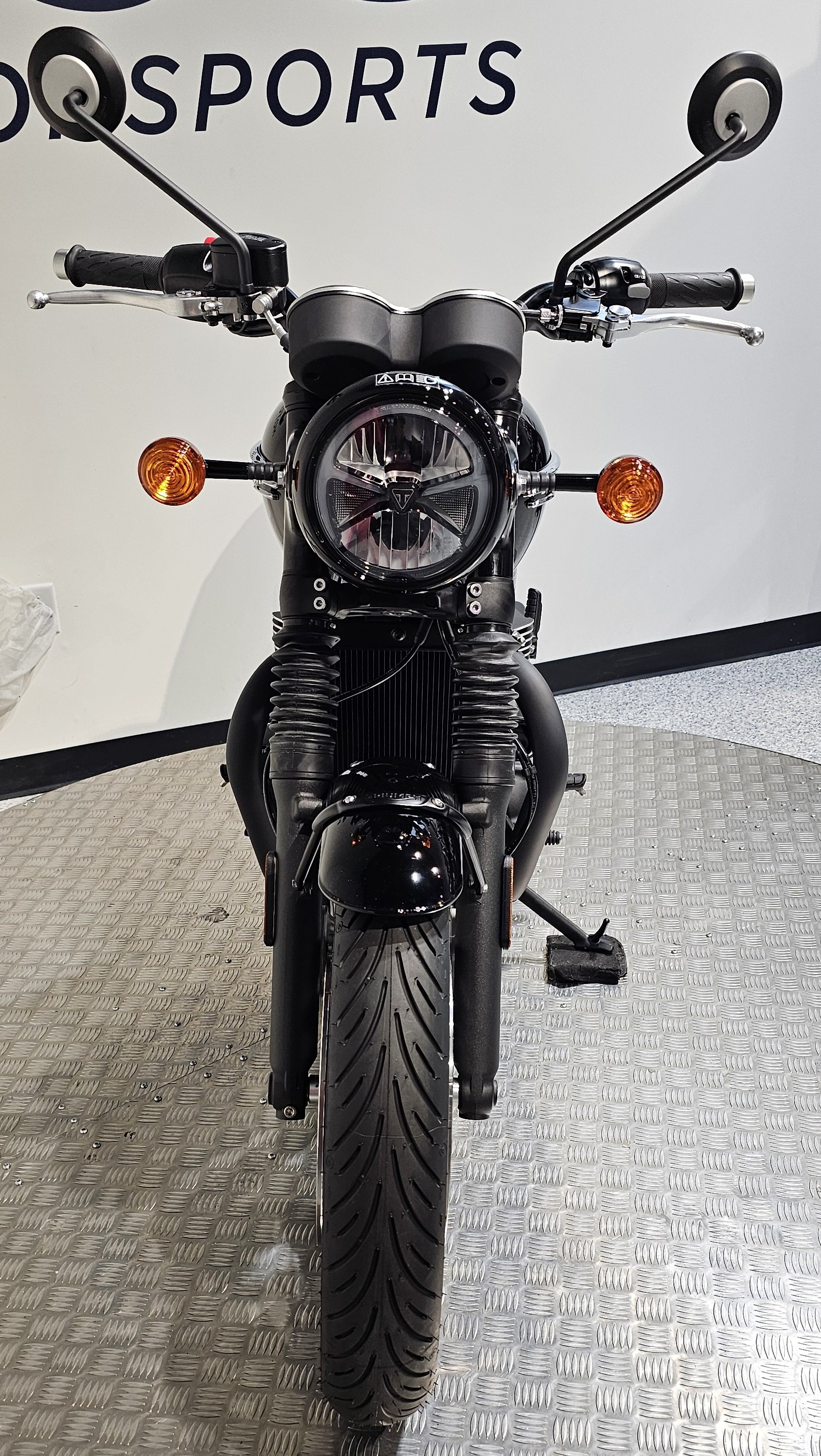2027 Triumph Bonneville T120 Black 3