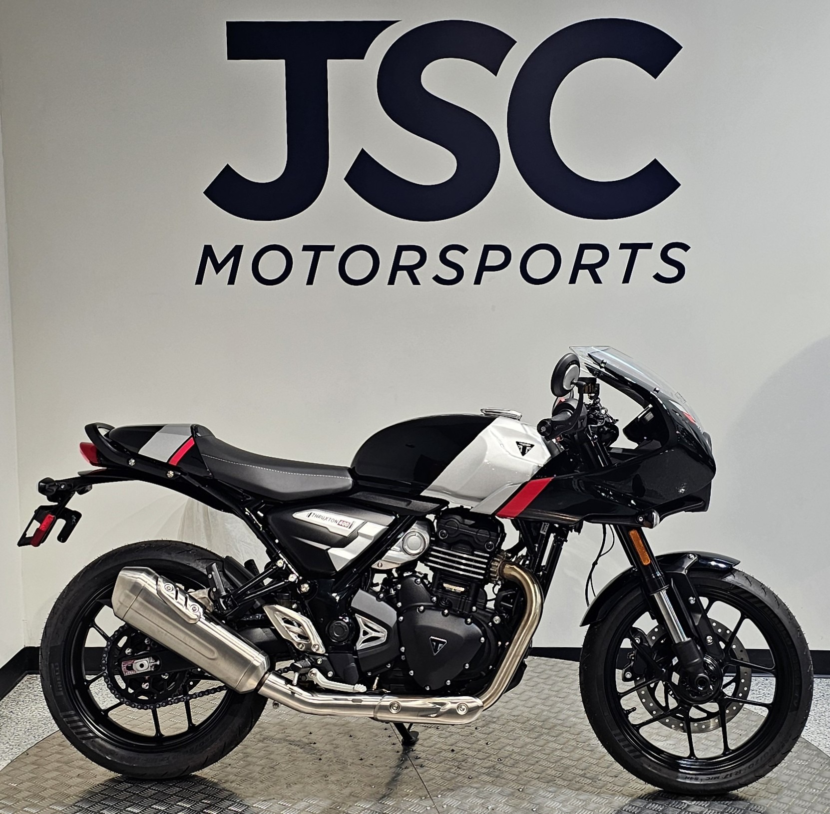2026 Triumph Thruxton 400