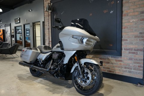 2023 Harley-Davidson CVO™ Road Glide® in West End, North Carolina - Photo 2