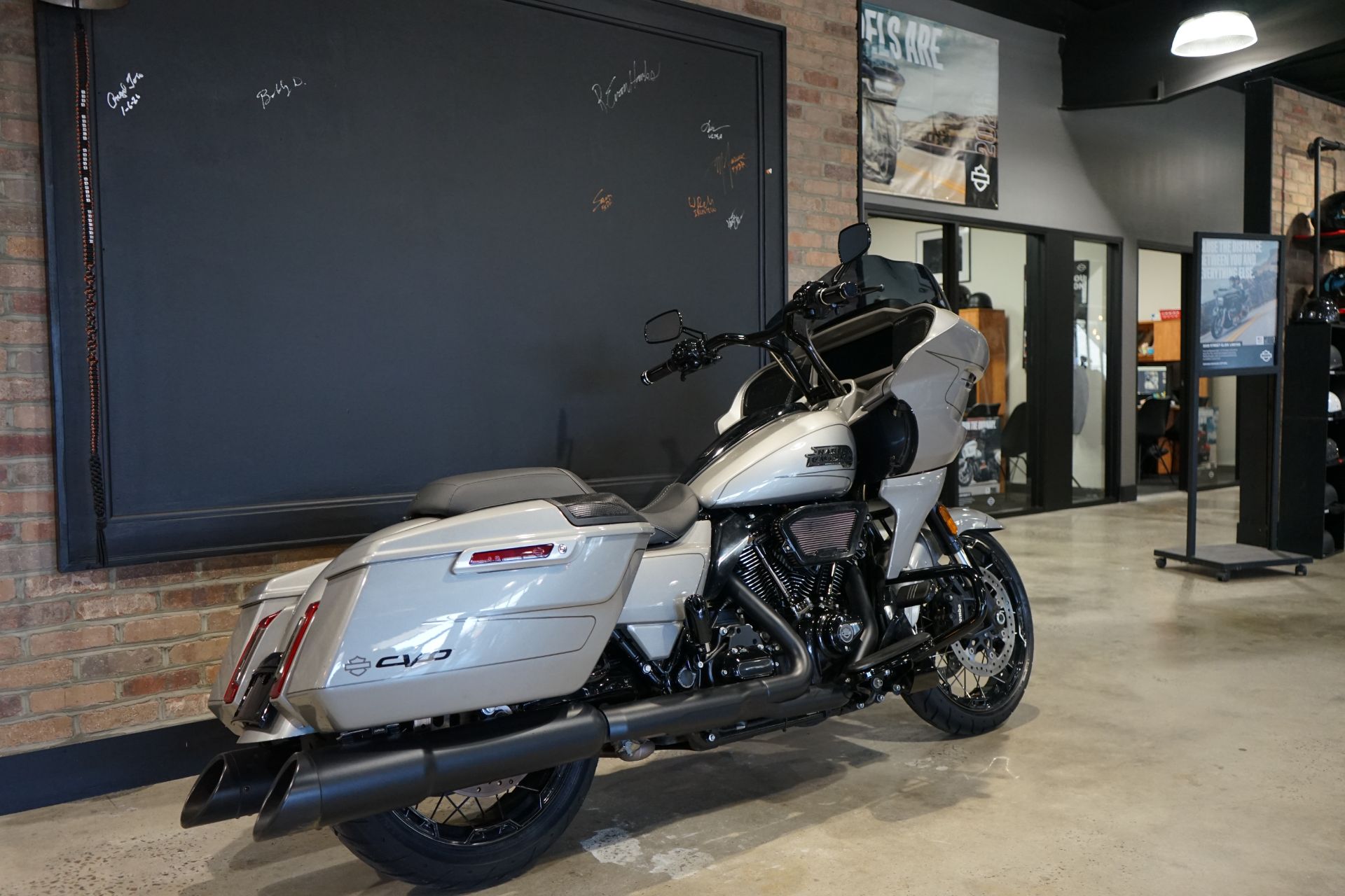 2023 Harley-Davidson CVO™ Road Glide® in West End, North Carolina - Photo 4