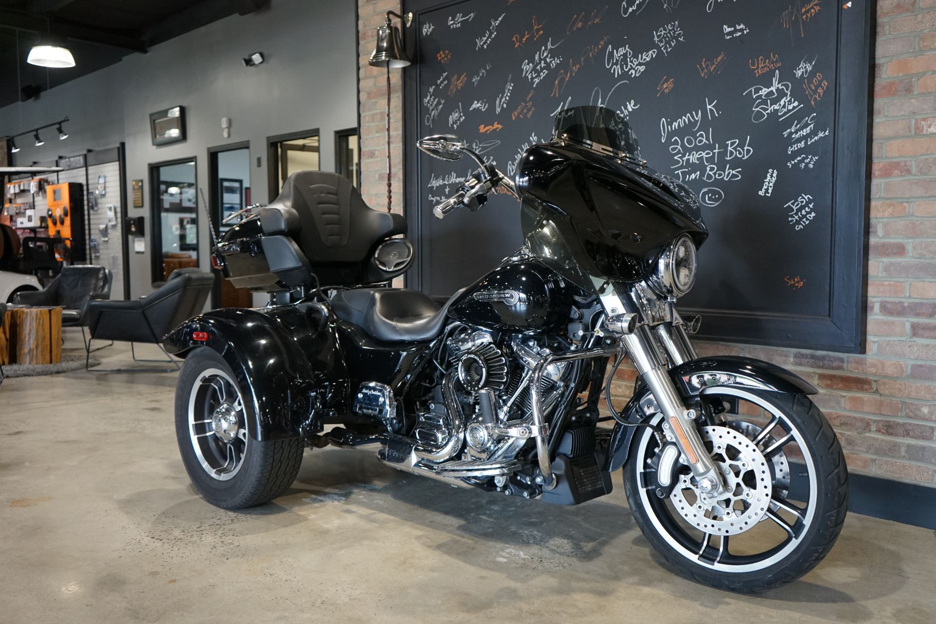 2018 Harley-Davidson Freewheeler® in West End, North Carolina - Photo 2