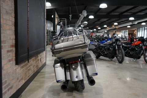 2017 Harley-Davidson CVO™ Limited in West End, North Carolina - Photo 6