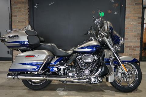 2017 Harley-Davidson CVO™ Limited in West End, North Carolina - Photo 7