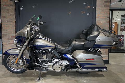 2017 Harley-Davidson CVO™ Limited in West End, North Carolina - Photo 8