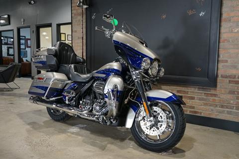 2017 Harley-Davidson CVO™ Limited in West End, North Carolina - Photo 9