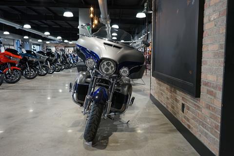 2017 Harley-Davidson CVO™ Limited in West End, North Carolina - Photo 10