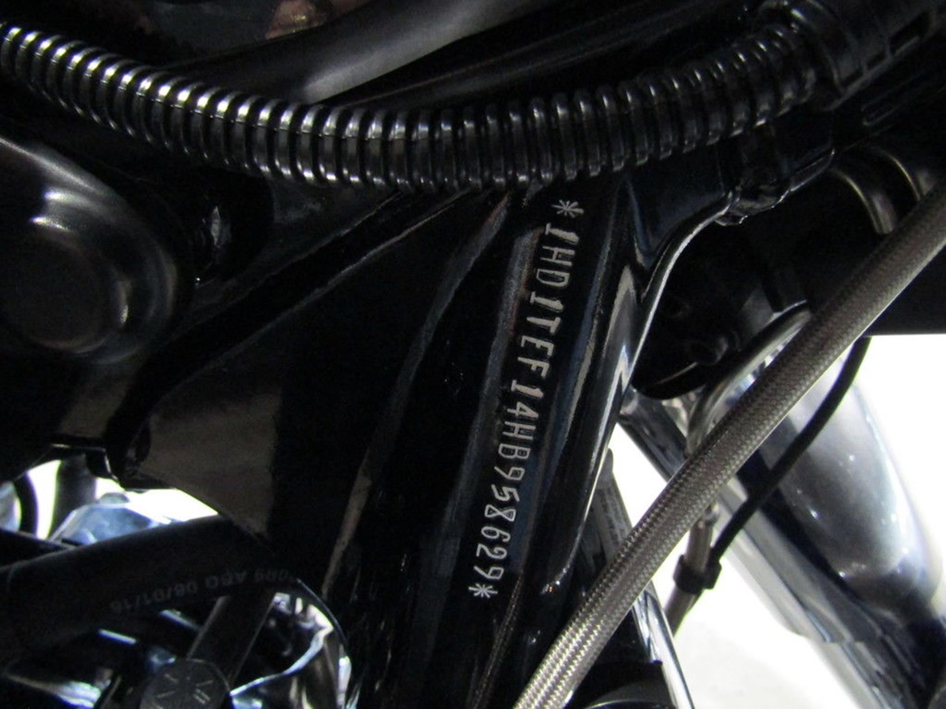 2017 Harley-Davidson CVO™ Limited in West End, North Carolina - Photo 14