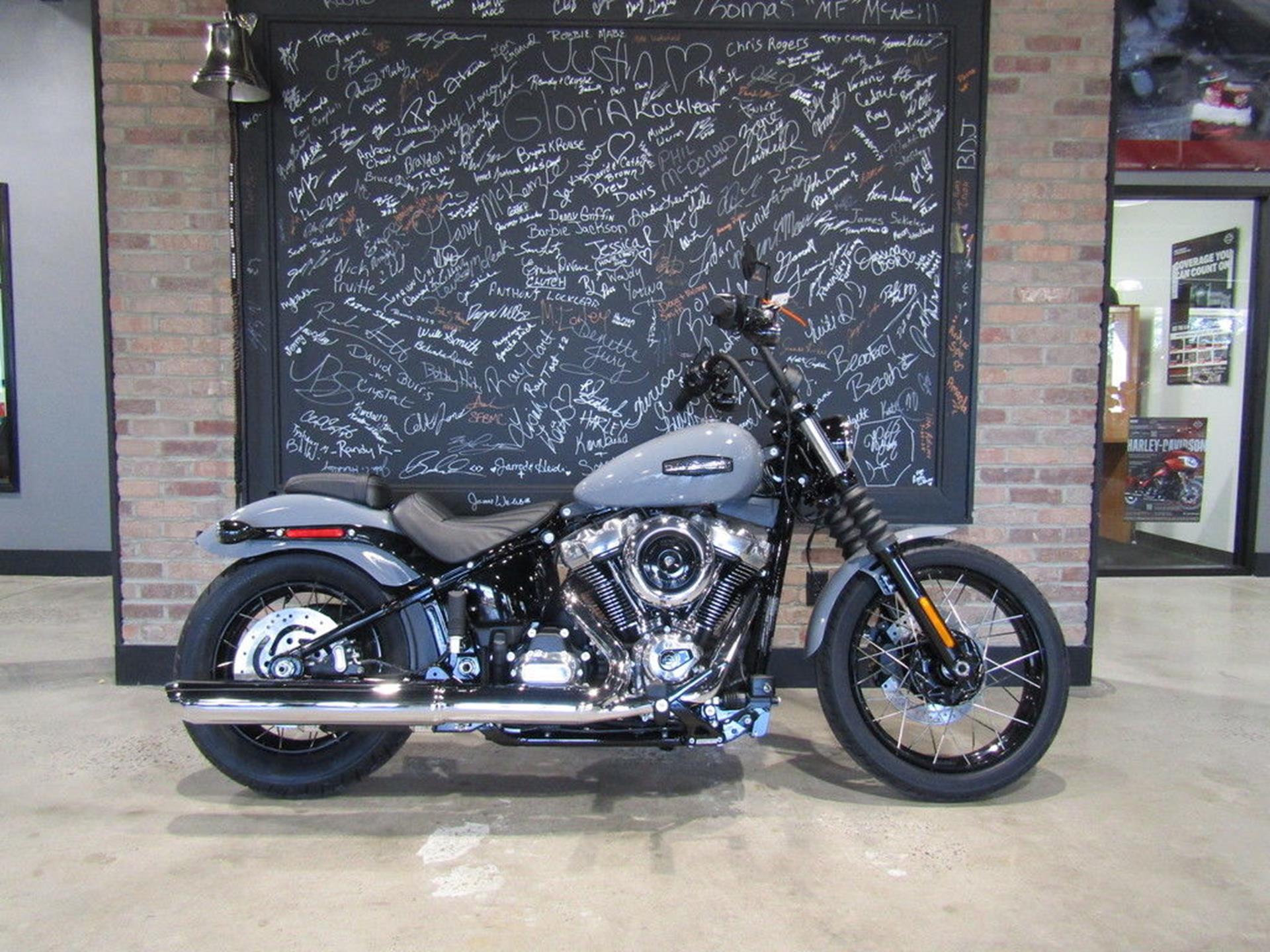 2026 Harley-Davidson Street Bob® in West End, North Carolina - Photo 1