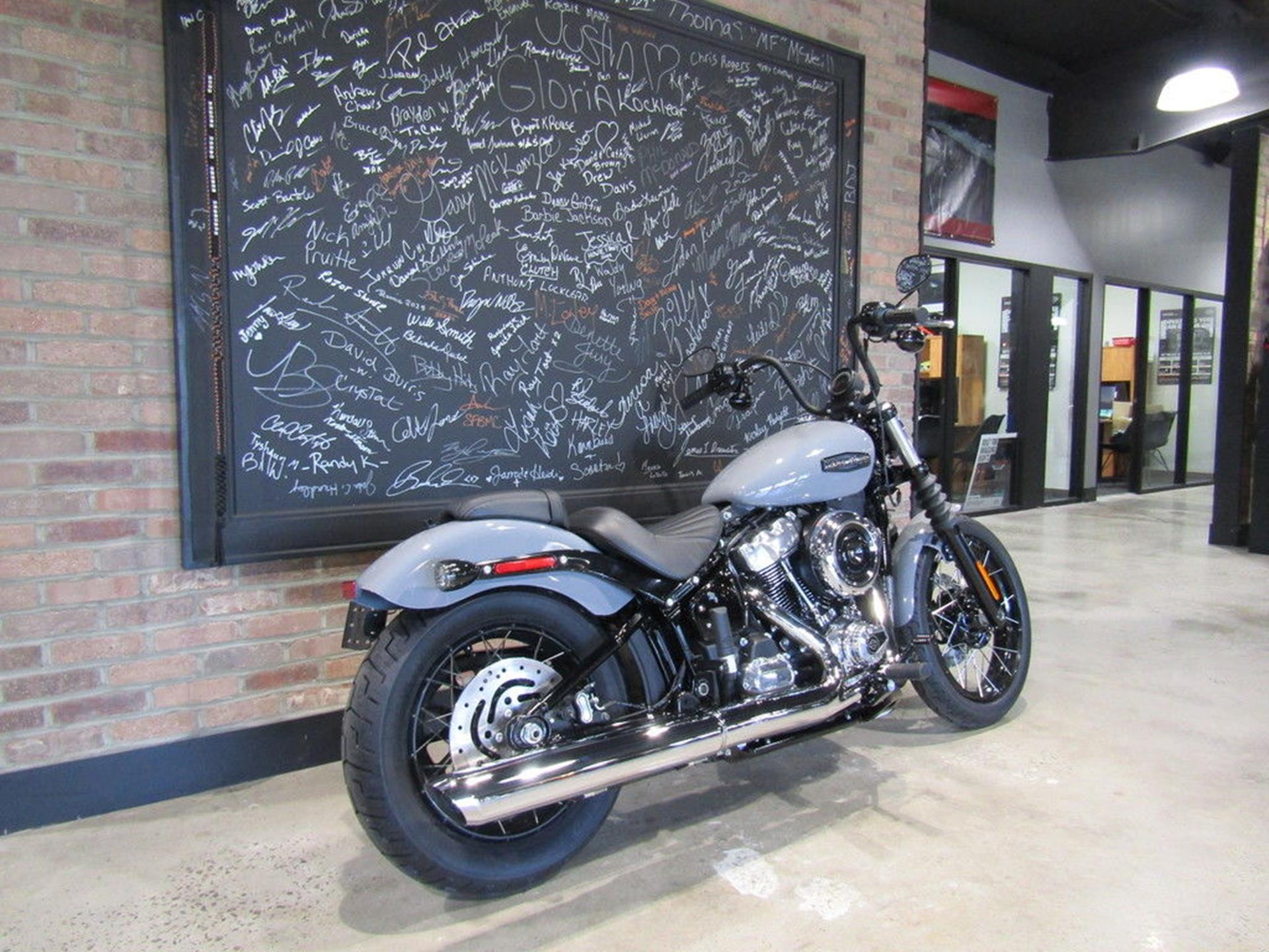 2026 Harley-Davidson Street Bob® in West End, North Carolina - Photo 5