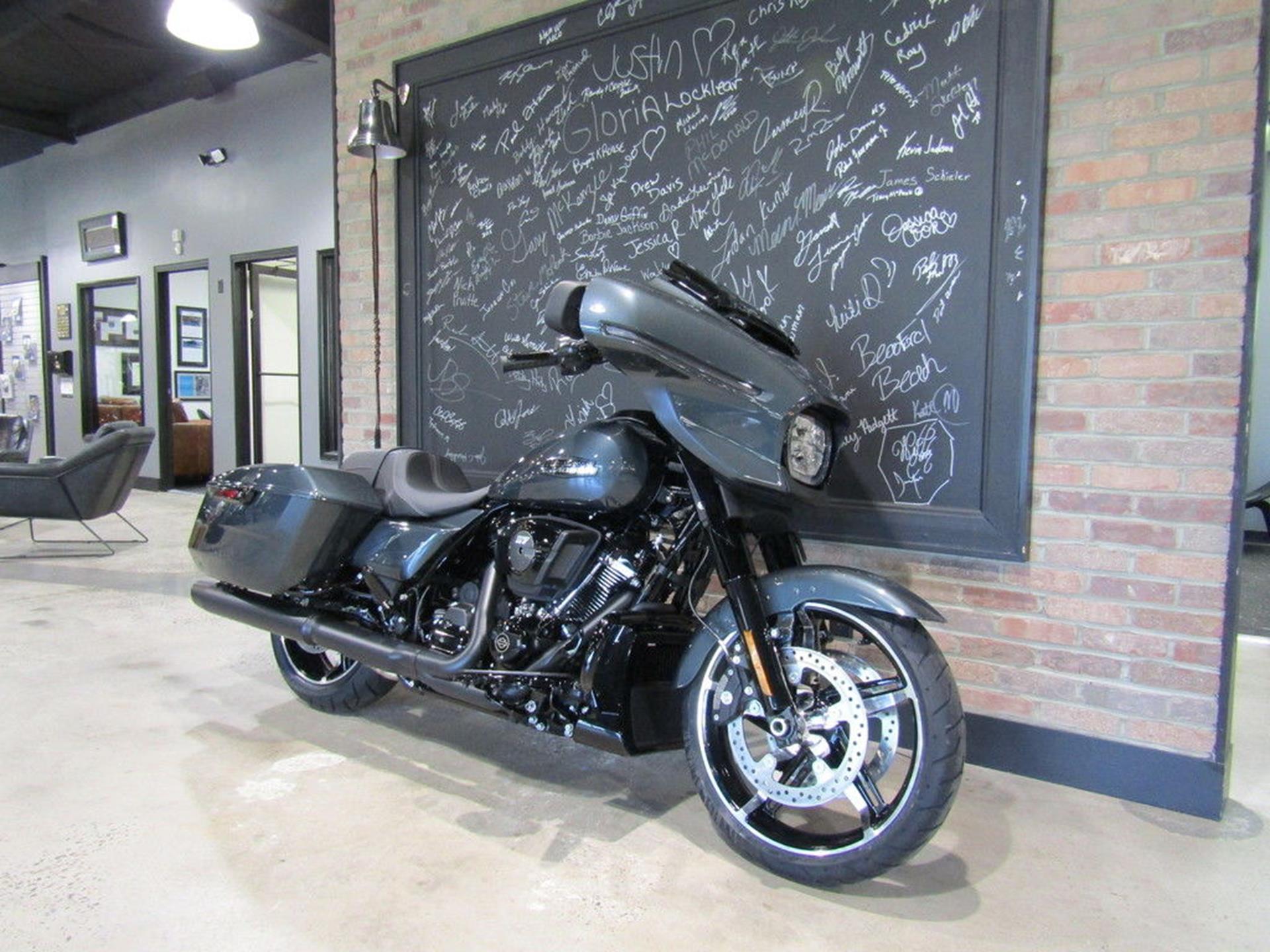 2025 Harley-Davidson Street Glide® in West End, North Carolina - Photo 2