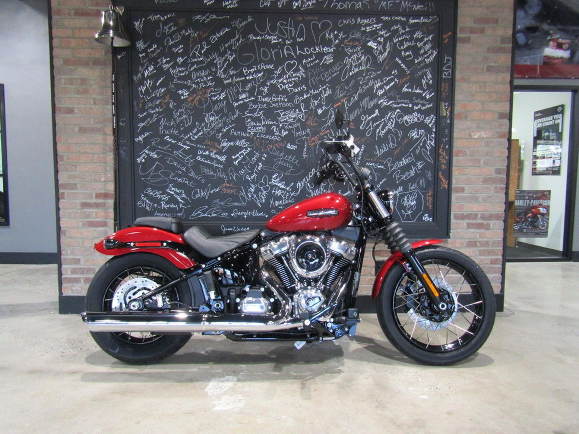 2026 Harley-Davidson Street Bob® in West End, North Carolina - Photo 1