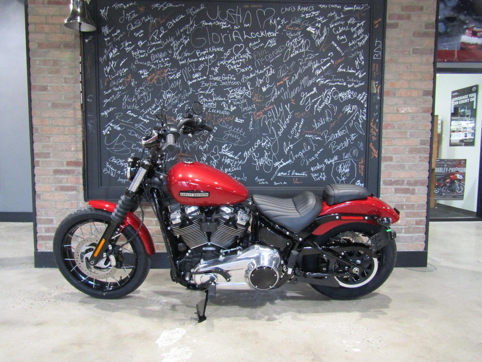 2026 Harley-Davidson Street Bob® in West End, North Carolina - Photo 2
