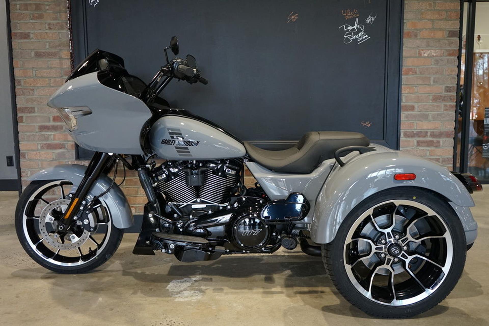 2026 Harley-Davidson Road Glide® 3 in West End, North Carolina - Photo 2