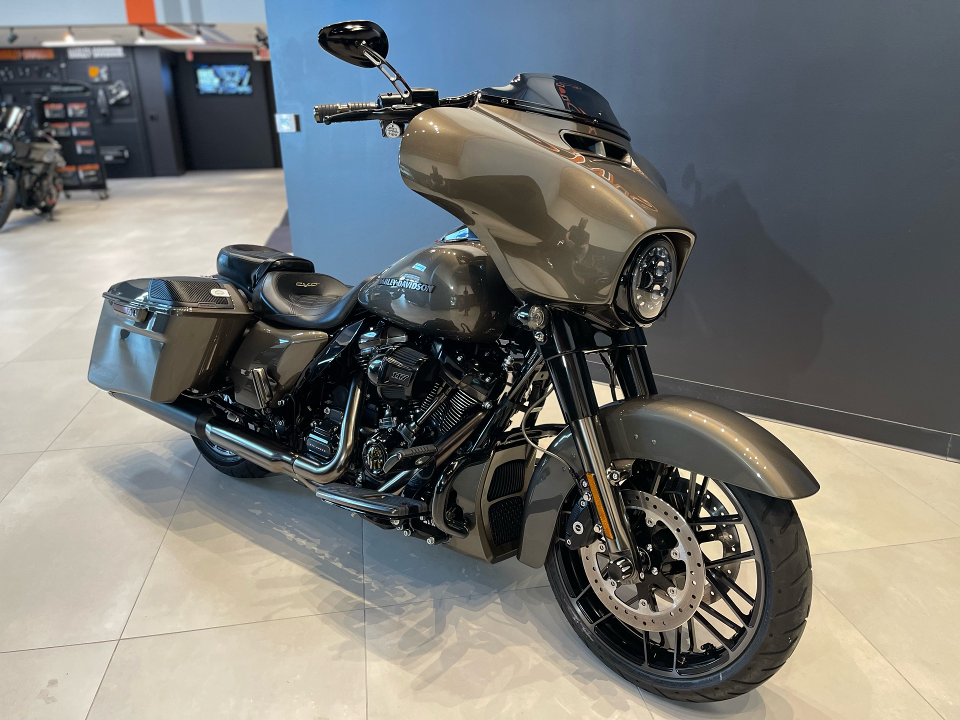 完全未使用・未開封・HEARTLANDLIBERALIST763M+RSB-23 Used 2021 Harley-Davidson CVO™ Street Glide® Bronze Armor