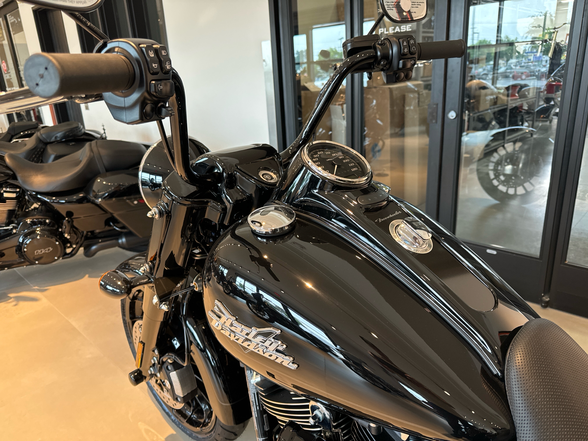 New 2024 Harley-Davidson Freewheeler® Vivid Black | Baldwin