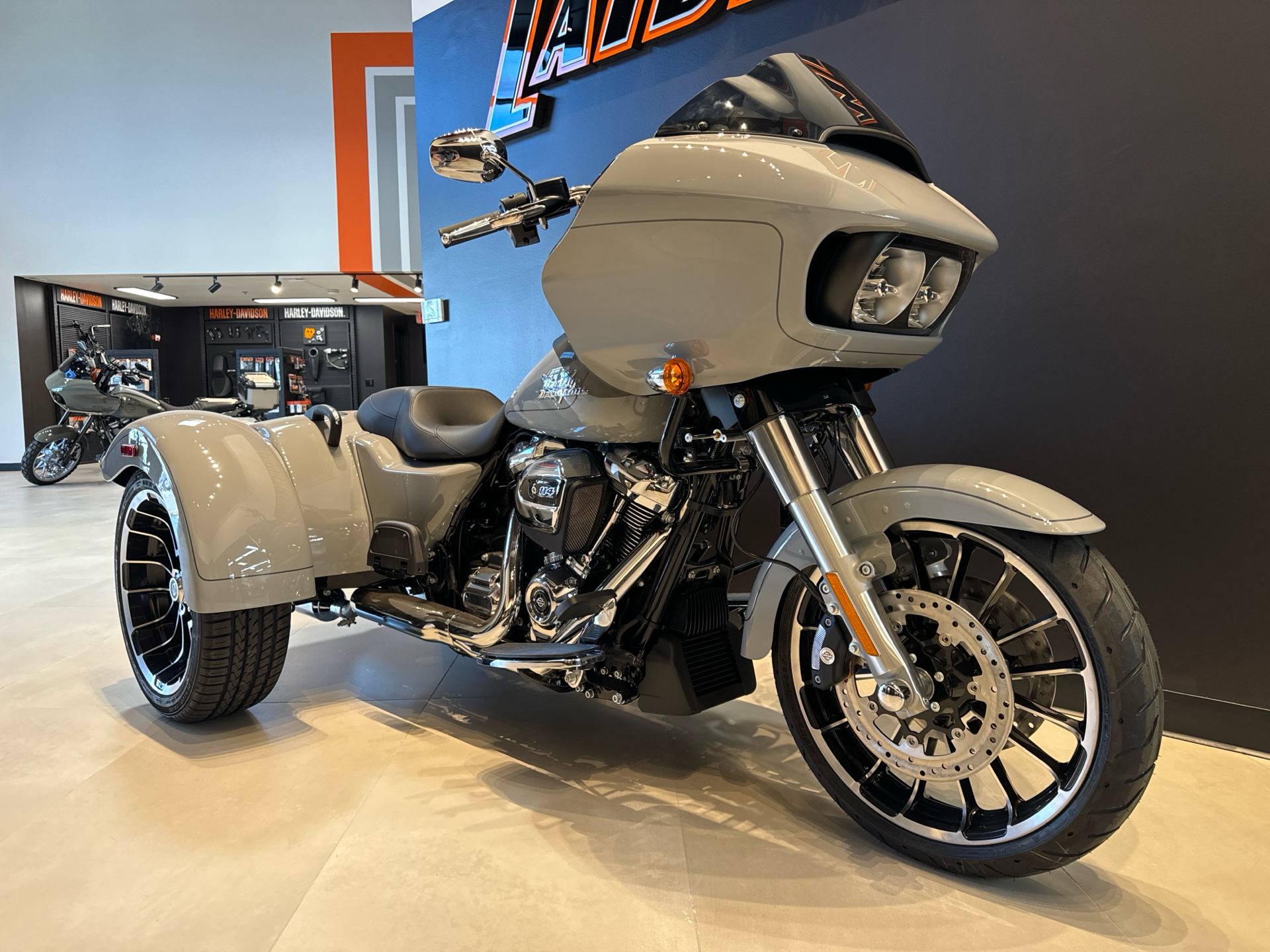 New 2024 Harley-Davidson Road Glide® 3 Billiard Gray (Chrome
