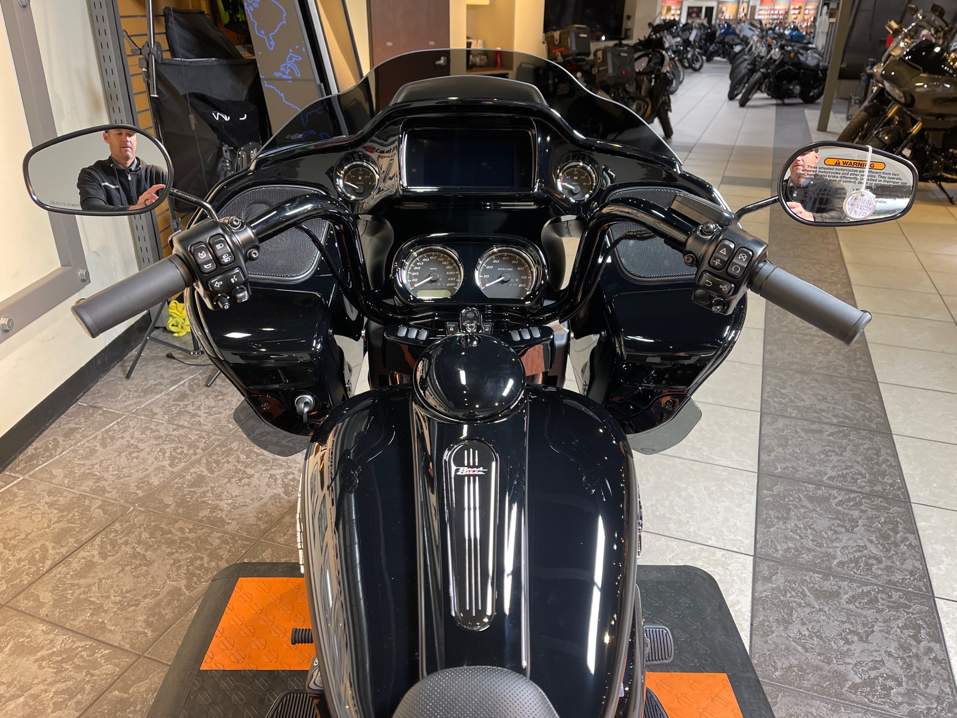 New 2024 Harley-Davidson Road Glide® 3 Vivid Black (Black Finish