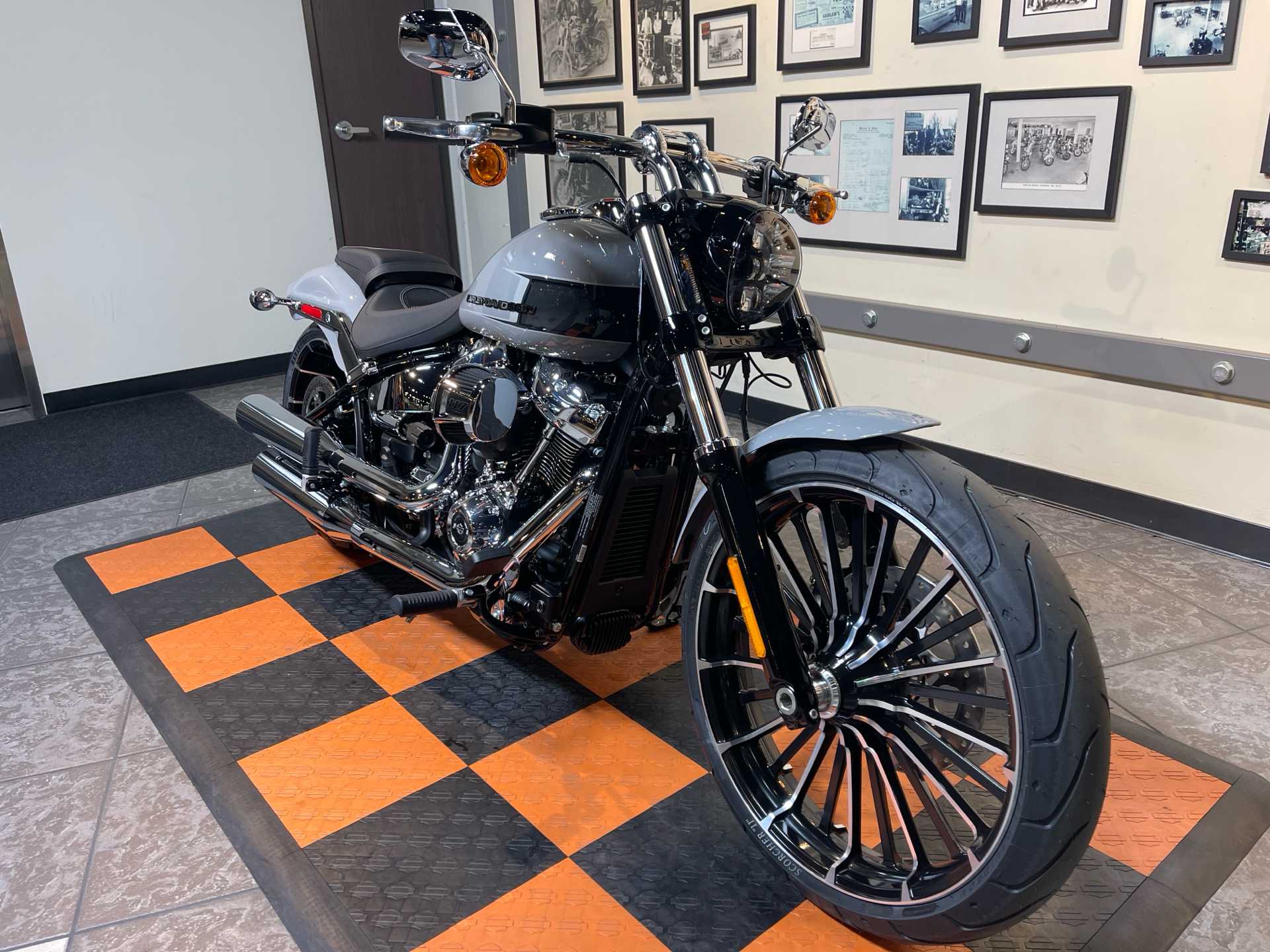 New 2024 Harley-Davidson Breakout® Billiard Gray Baldwin Park CA - Main Image
