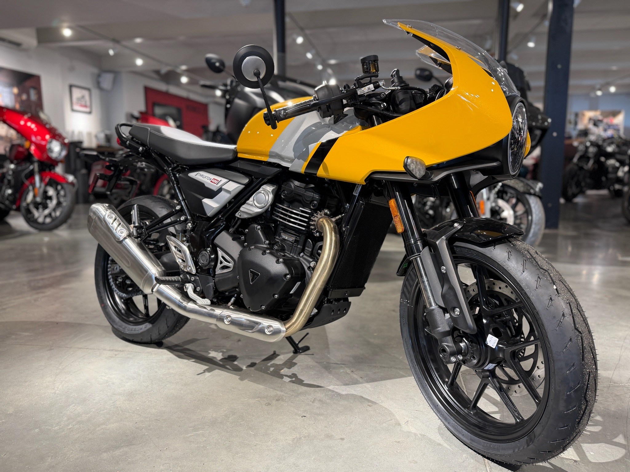 2026 Triumph Thruxton 400 1
