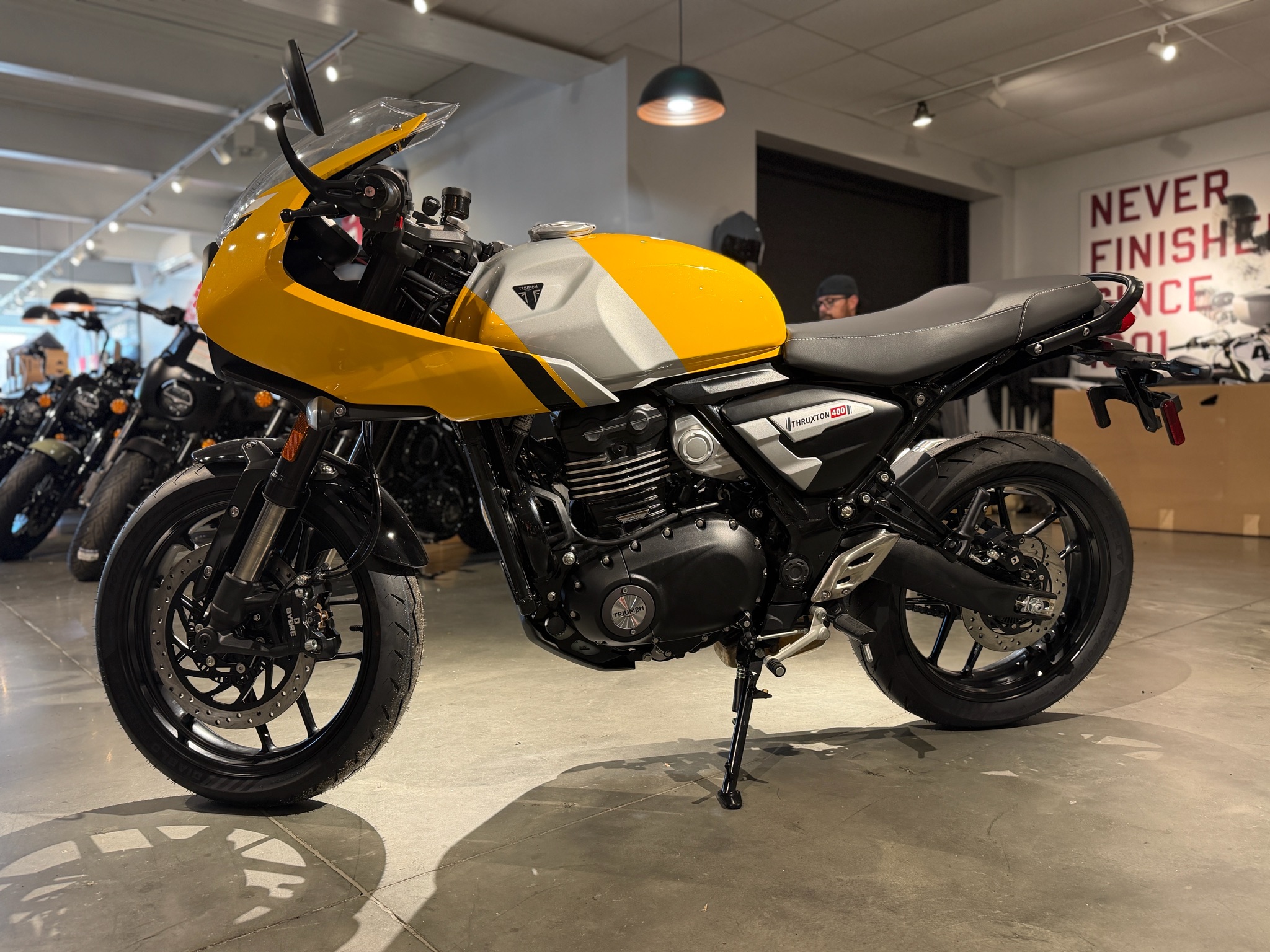 2026 Triumph Thruxton 400 3