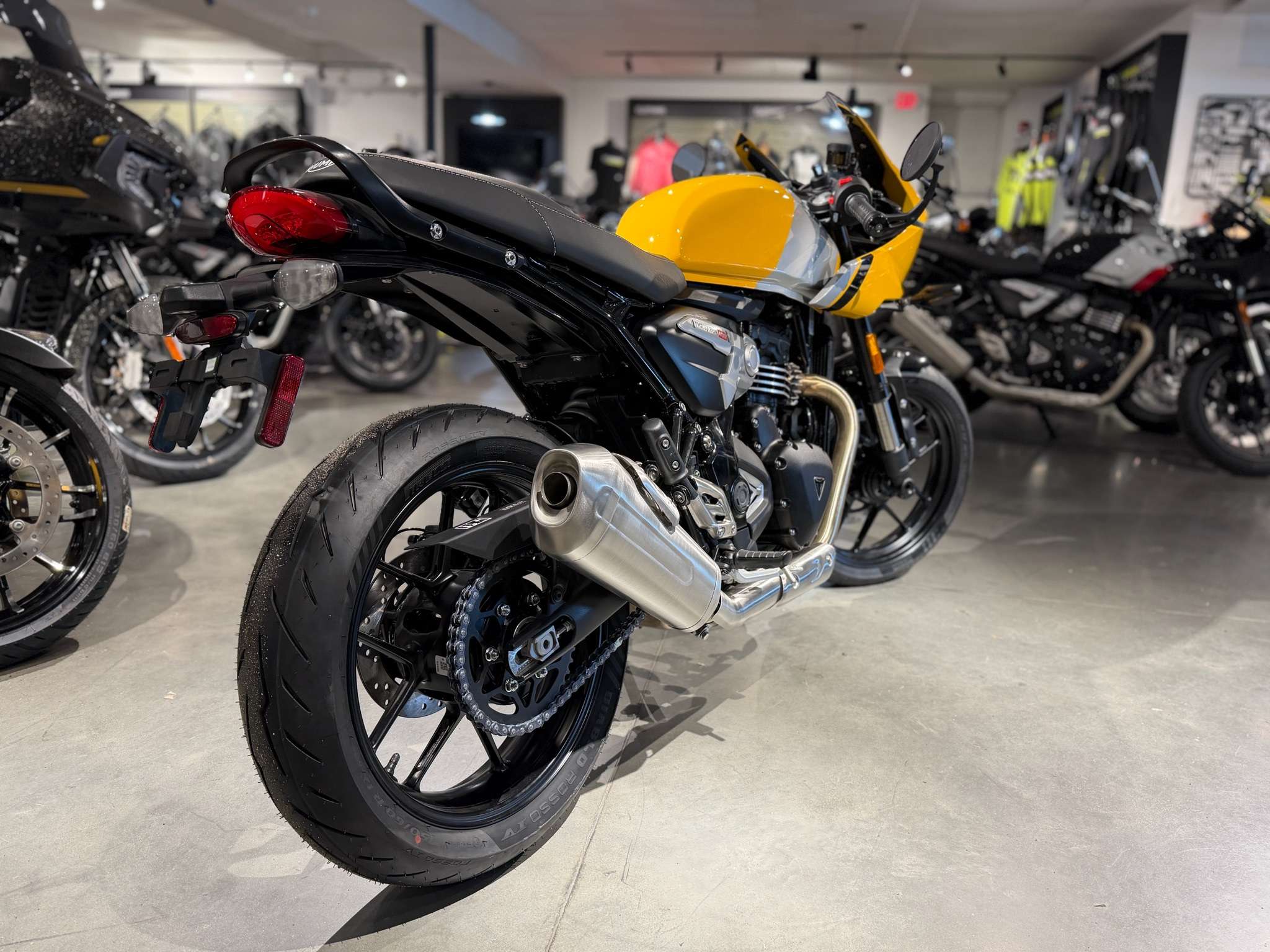2026 Triumph Thruxton 400 6