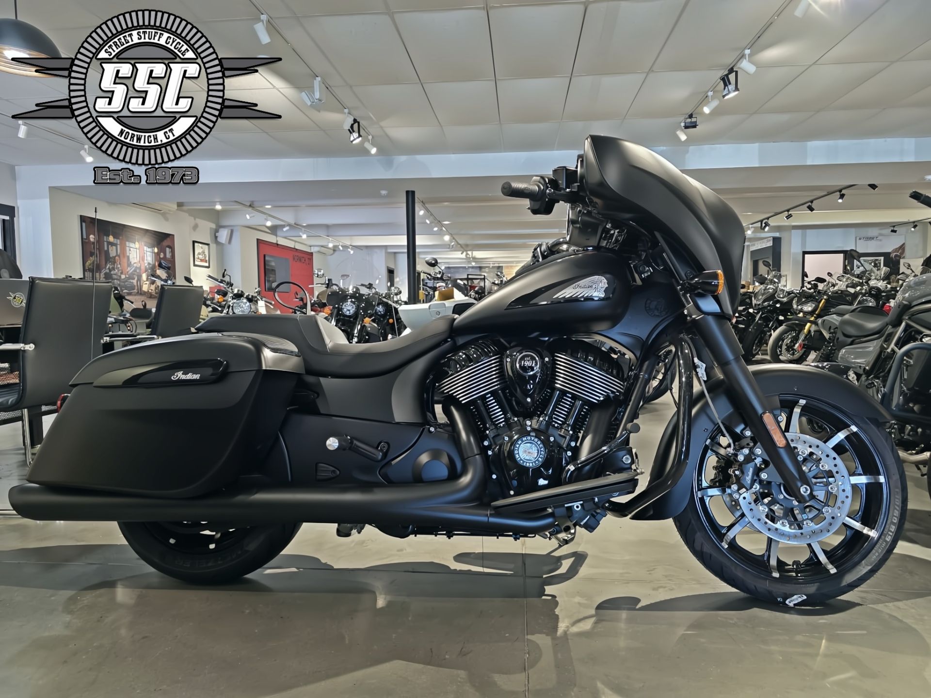 2025 Indian Motorcycle Chieftain® Dark Horse® with PowerBand Audio Package