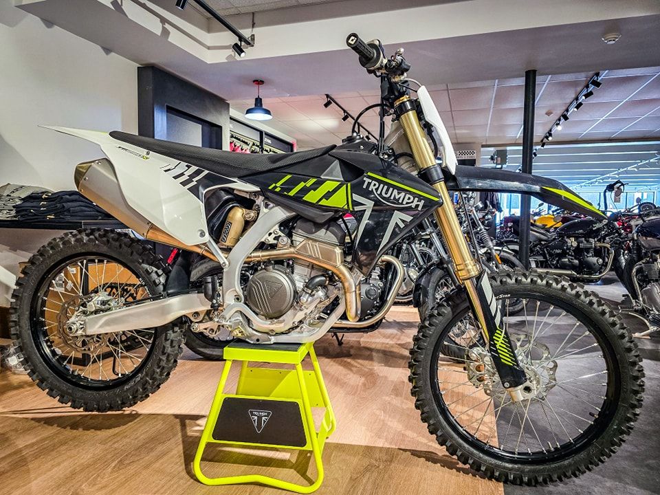 【11153】DREAM COMES TRUE DCT F-200E New 2025 Honda Africa Twin Adventure Sports ES, Medford OR | Specs