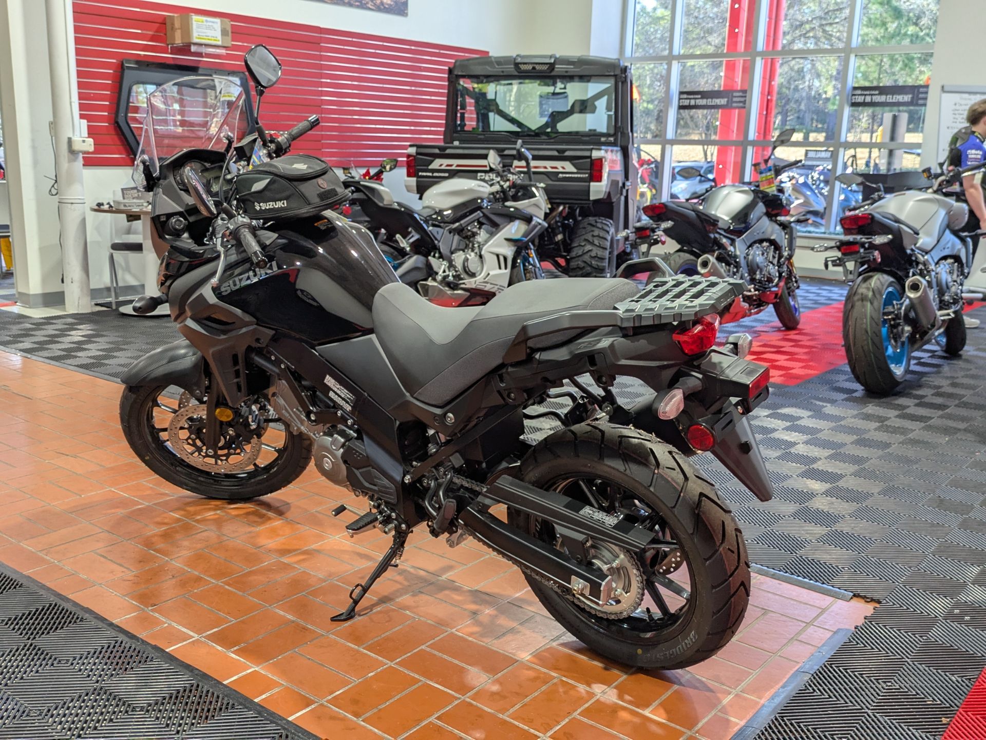 2025 Suzuki V-Strom 650 6