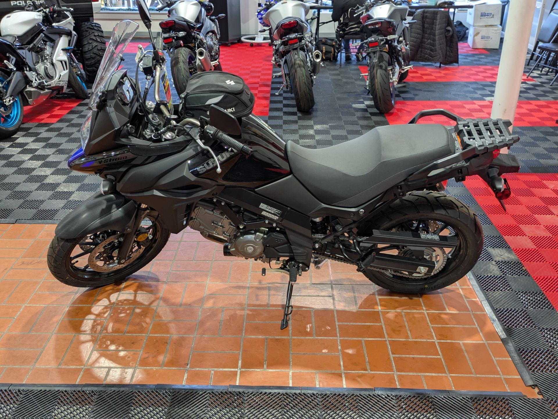 2025 Suzuki V-Strom 650 7