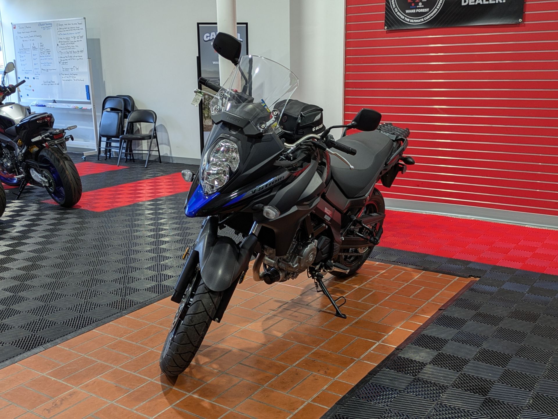 2025 Suzuki V-Strom 650 8