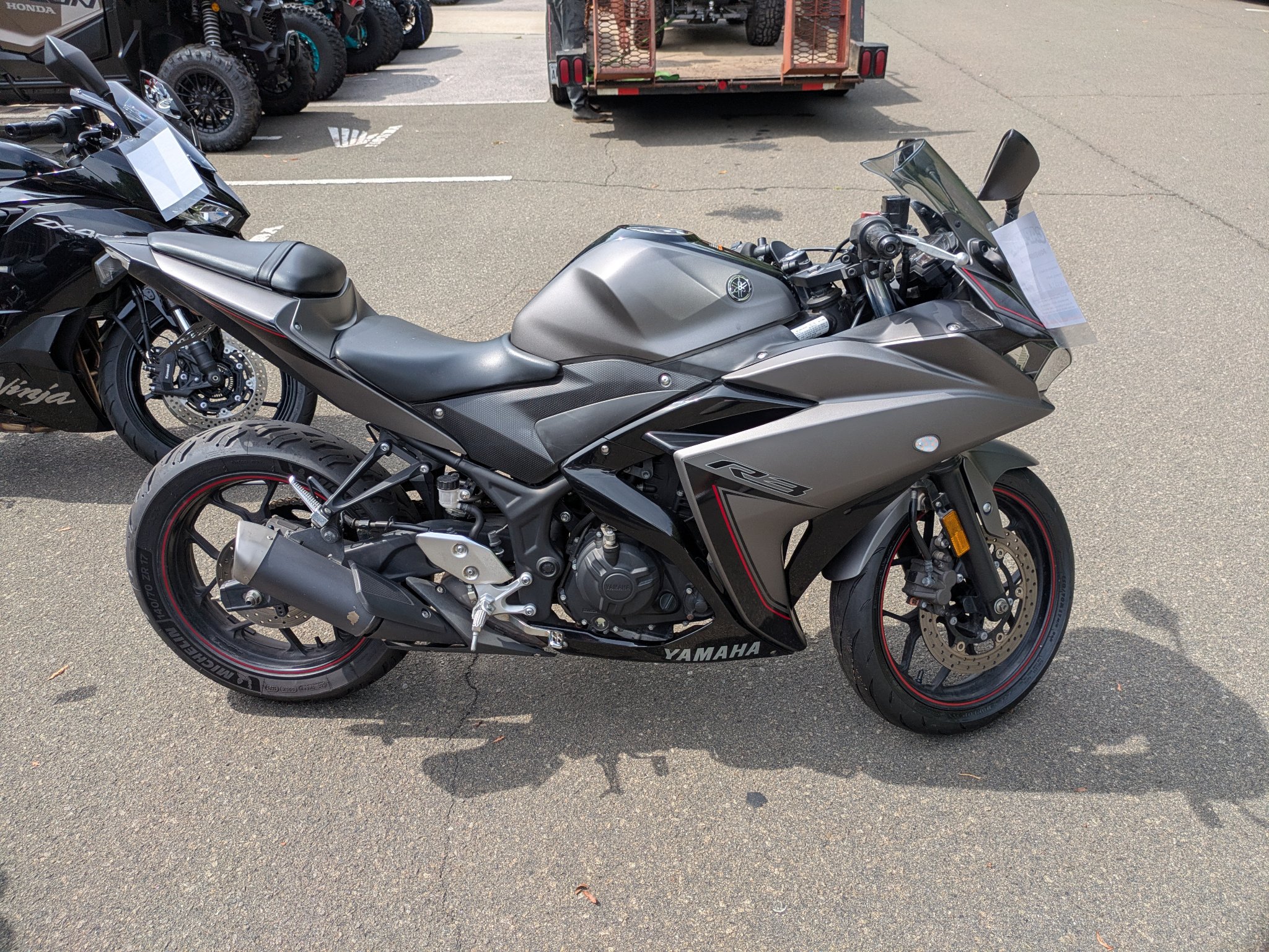 2016 Yamaha YZF-R3 Slide