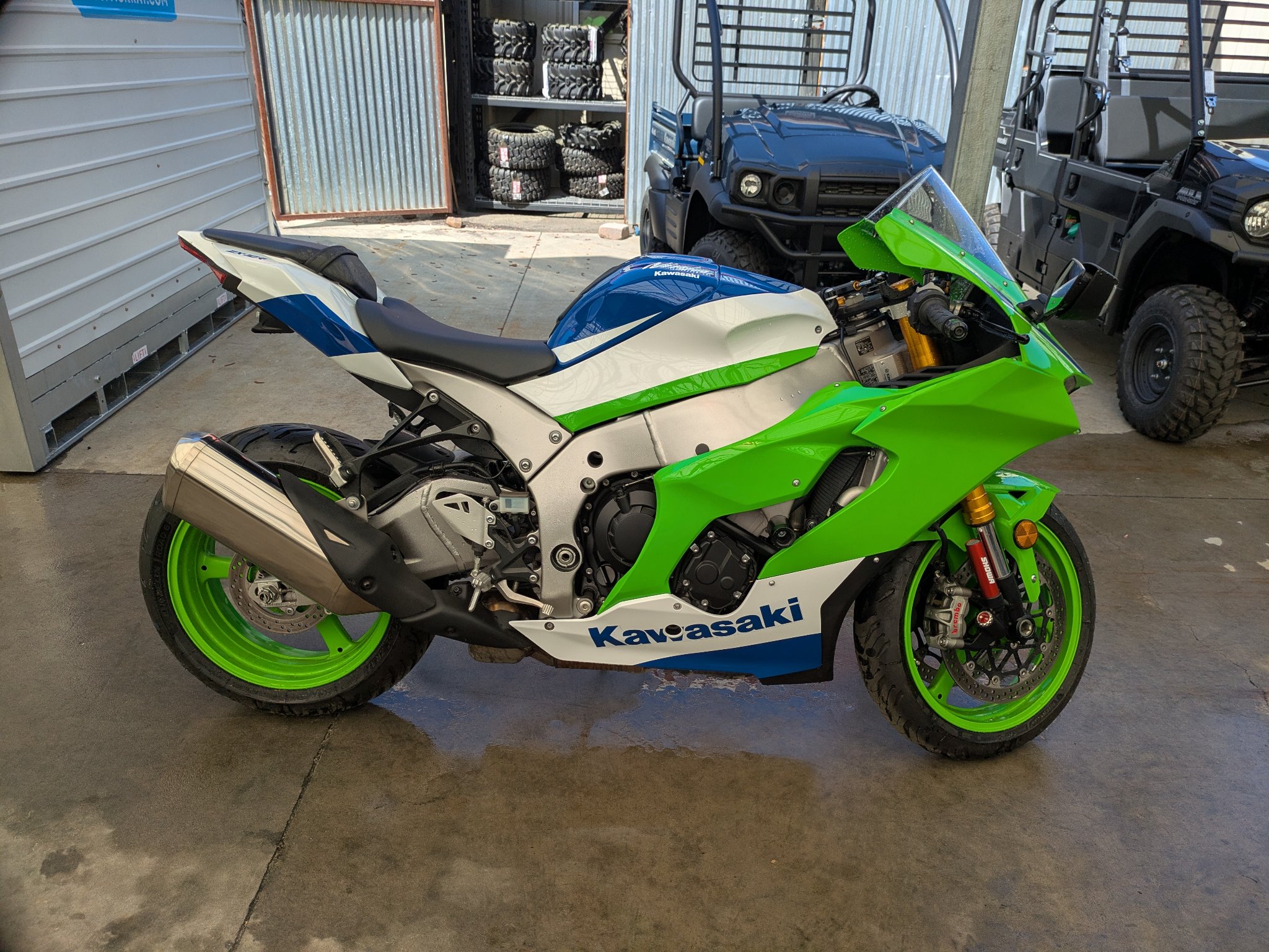 2024 Kawasaki Ninja ZX-10R ABS KRT Edition Slide