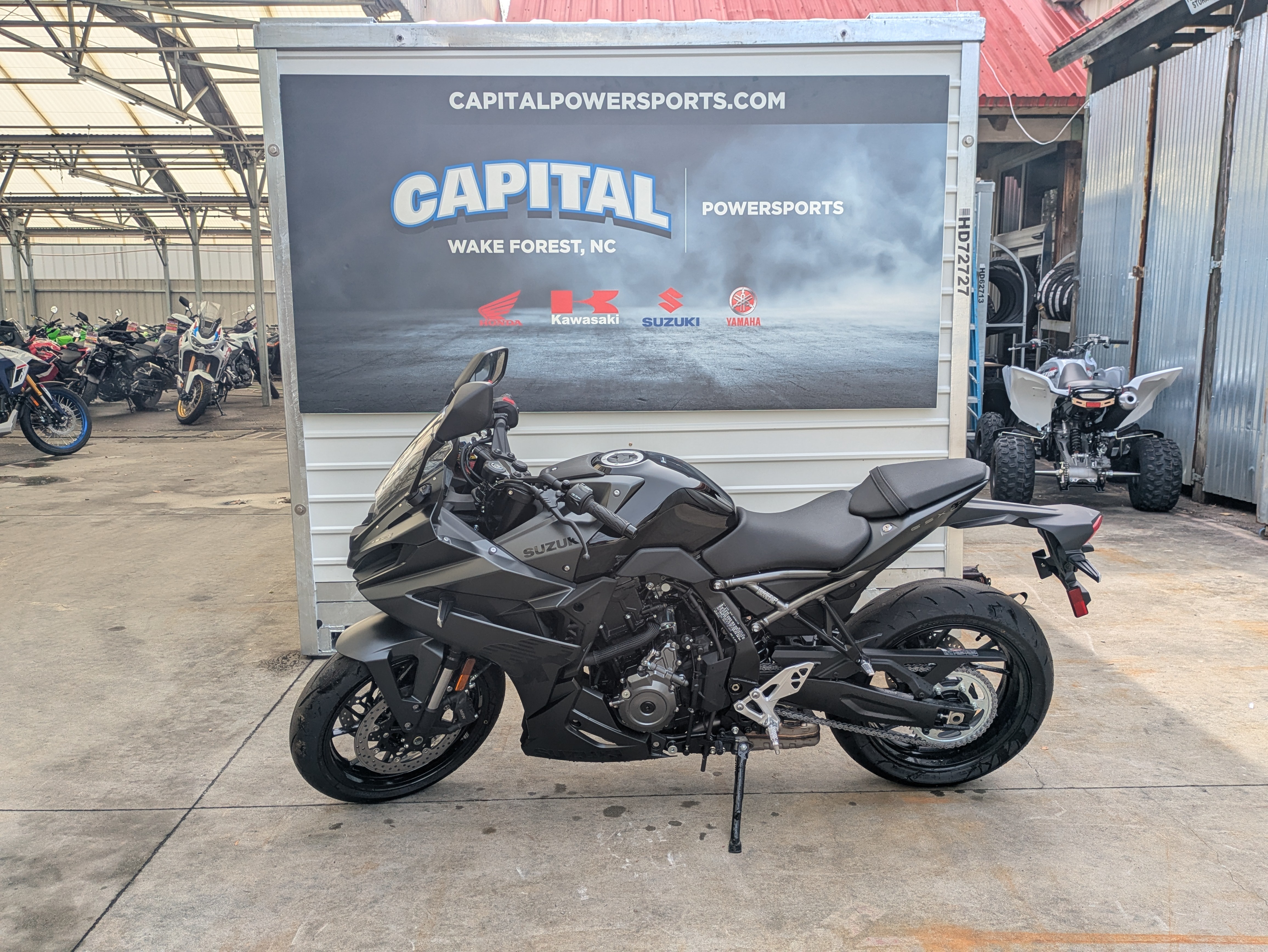 2025 Suzuki GSX-8R 6