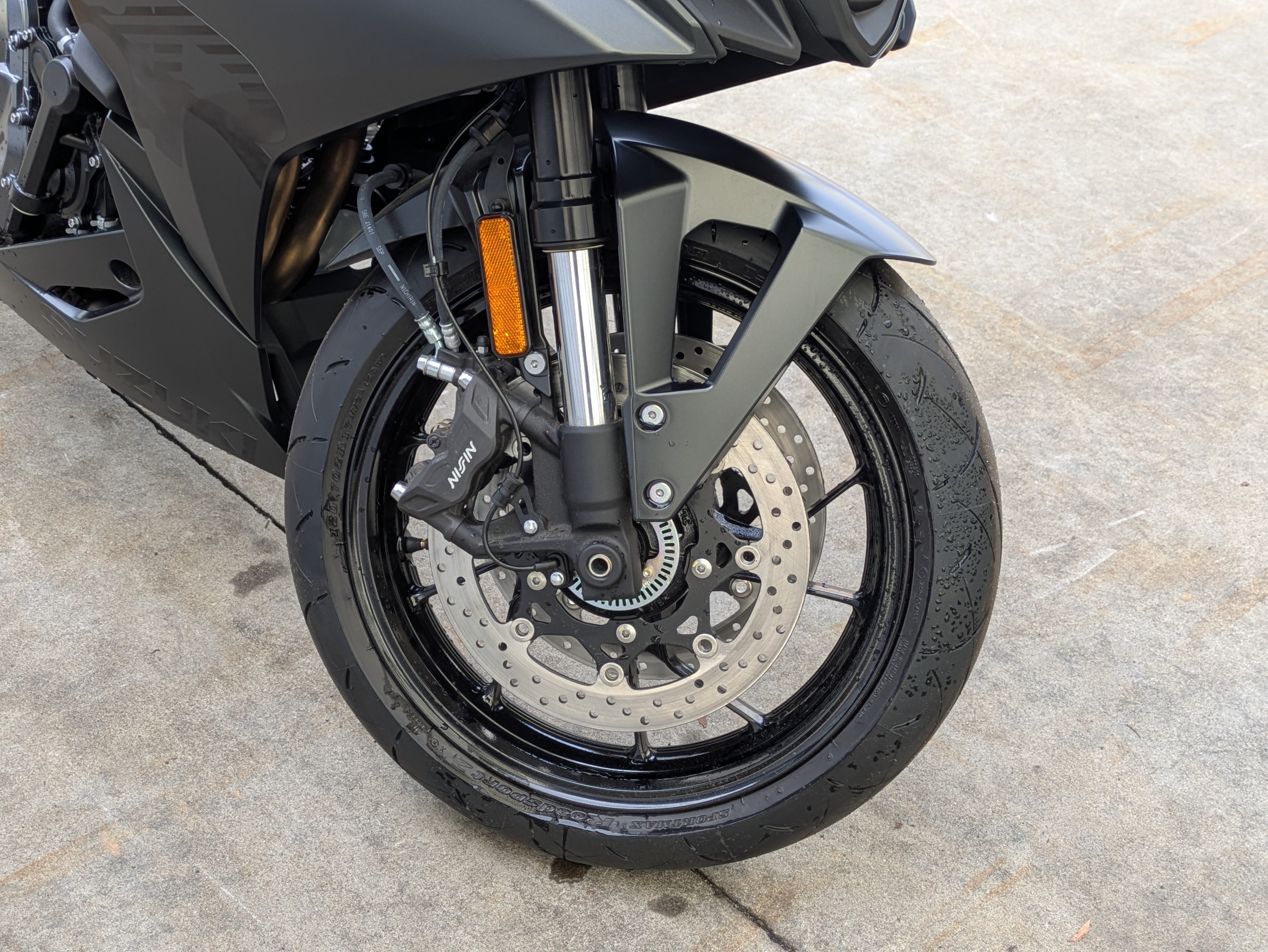 2025 Suzuki GSX-8R 9