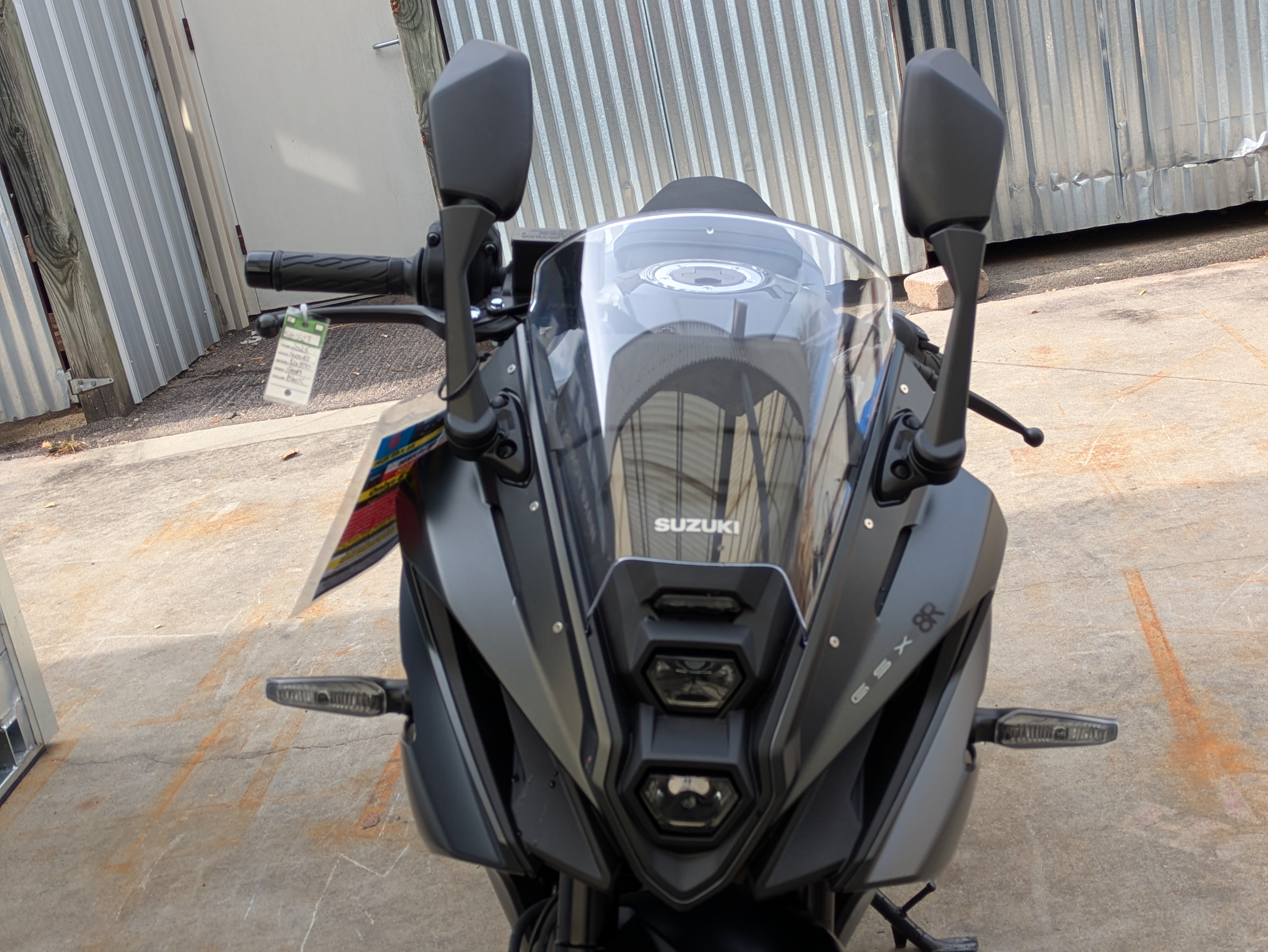 2025 Suzuki GSX-8R 10