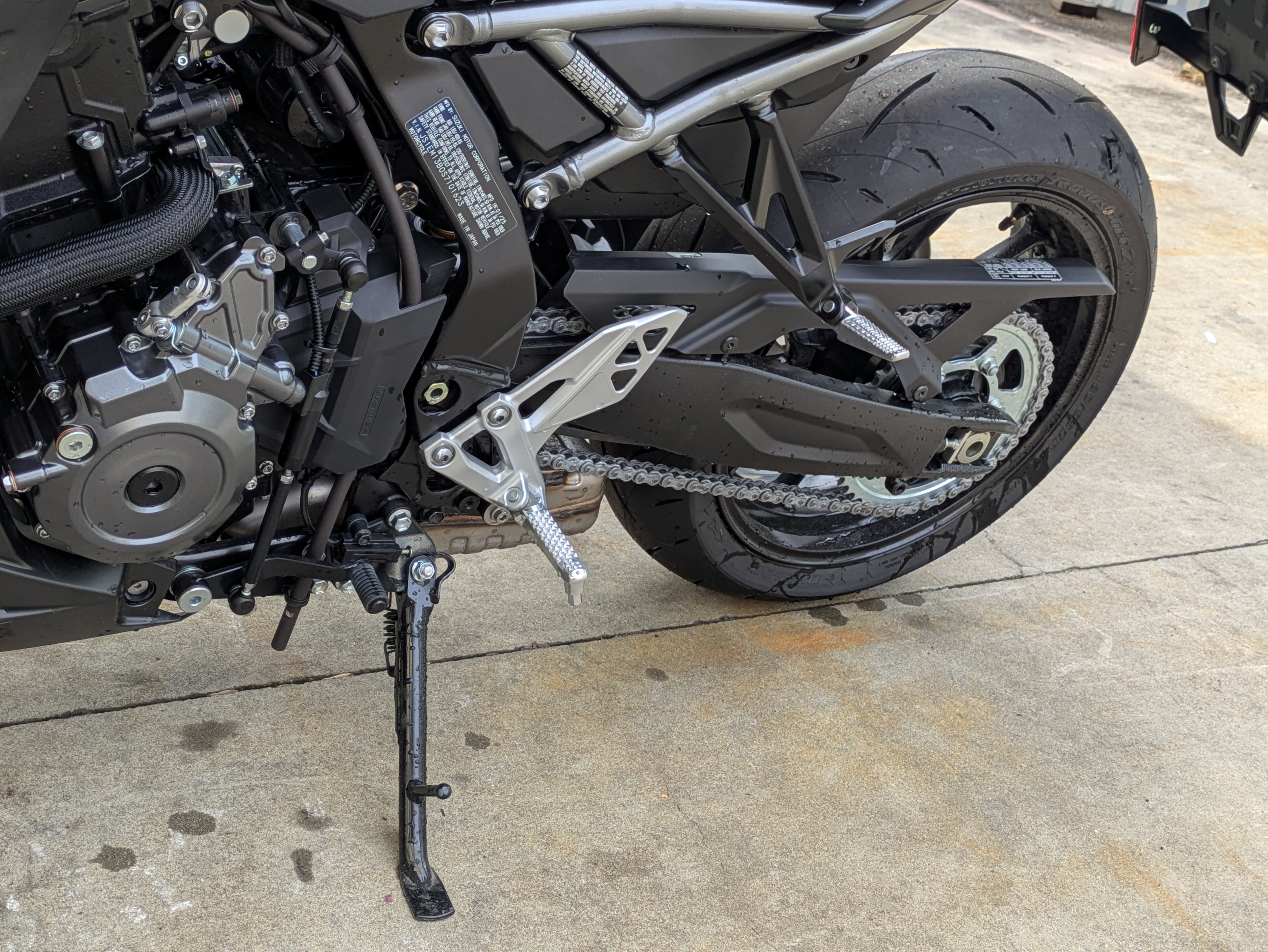 2025 Suzuki GSX-8R 11