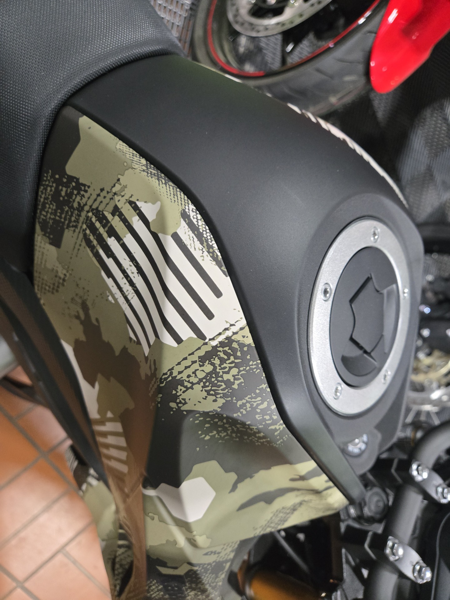 Tropical  英 2025 Kawasaki Z125 PRO Cypher Camo Beige | Vern Eide Motoplex