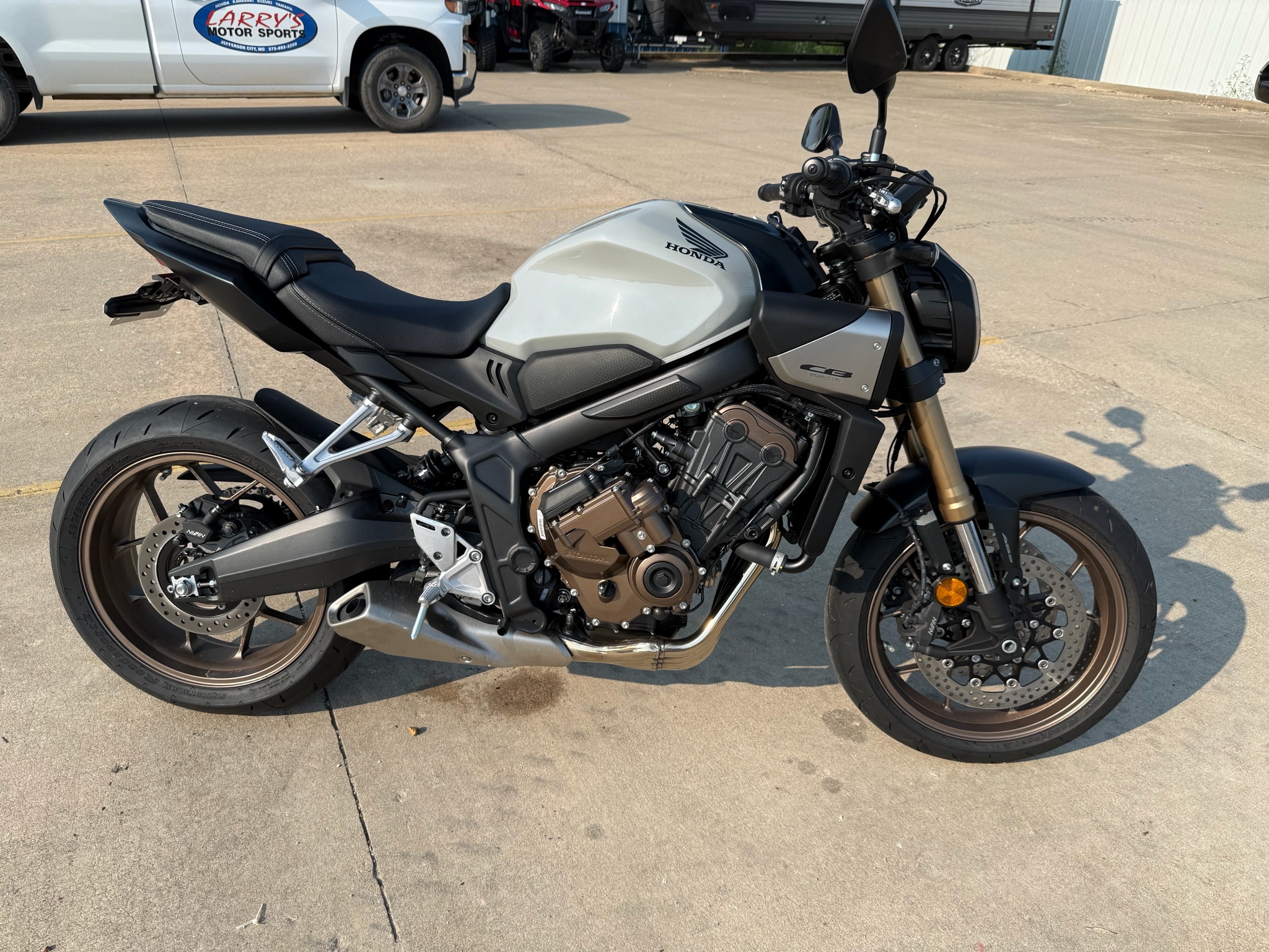 2025 Honda CB650R E-Clutch 1