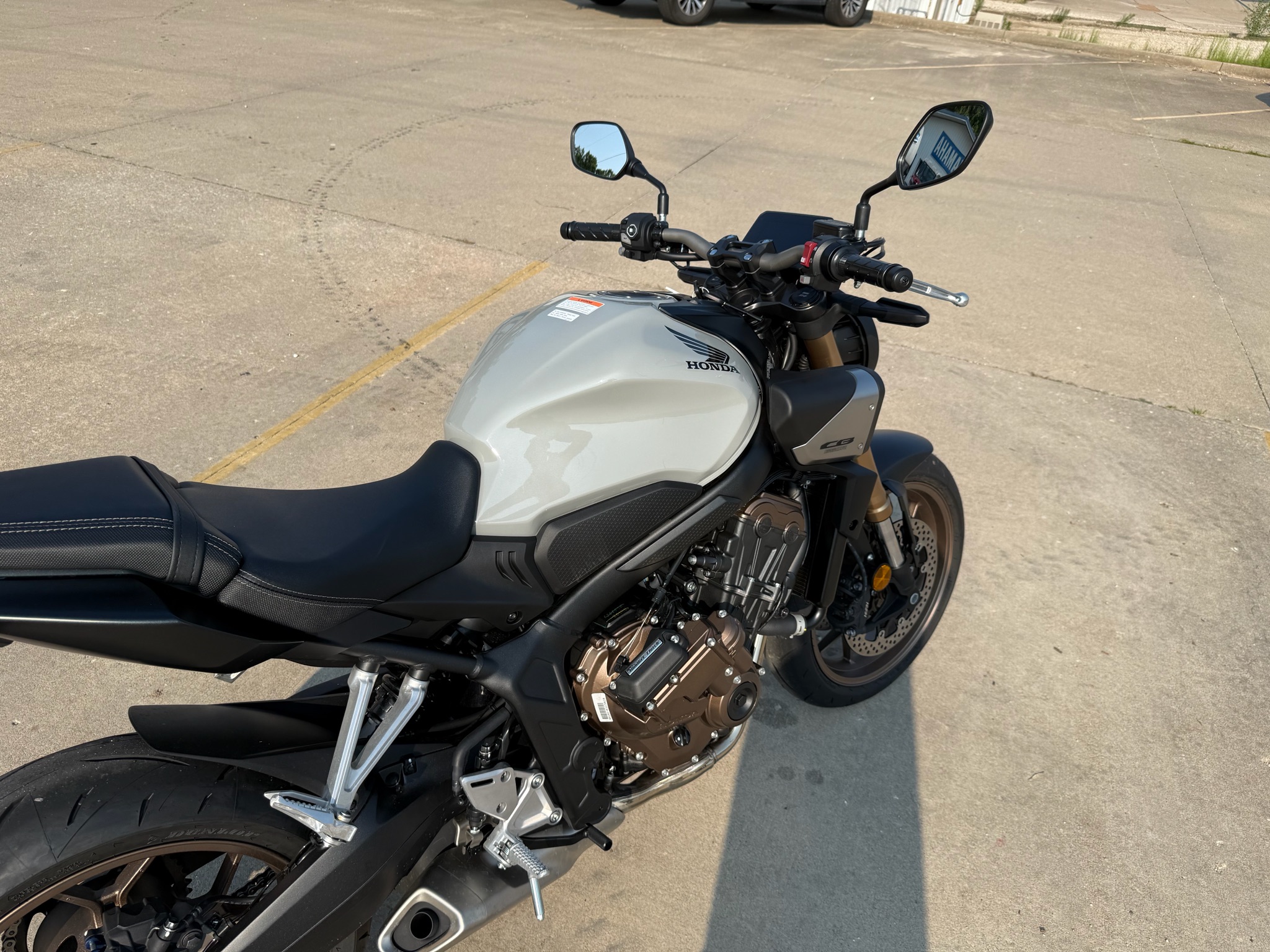 2025 Honda CB650R E-Clutch 3