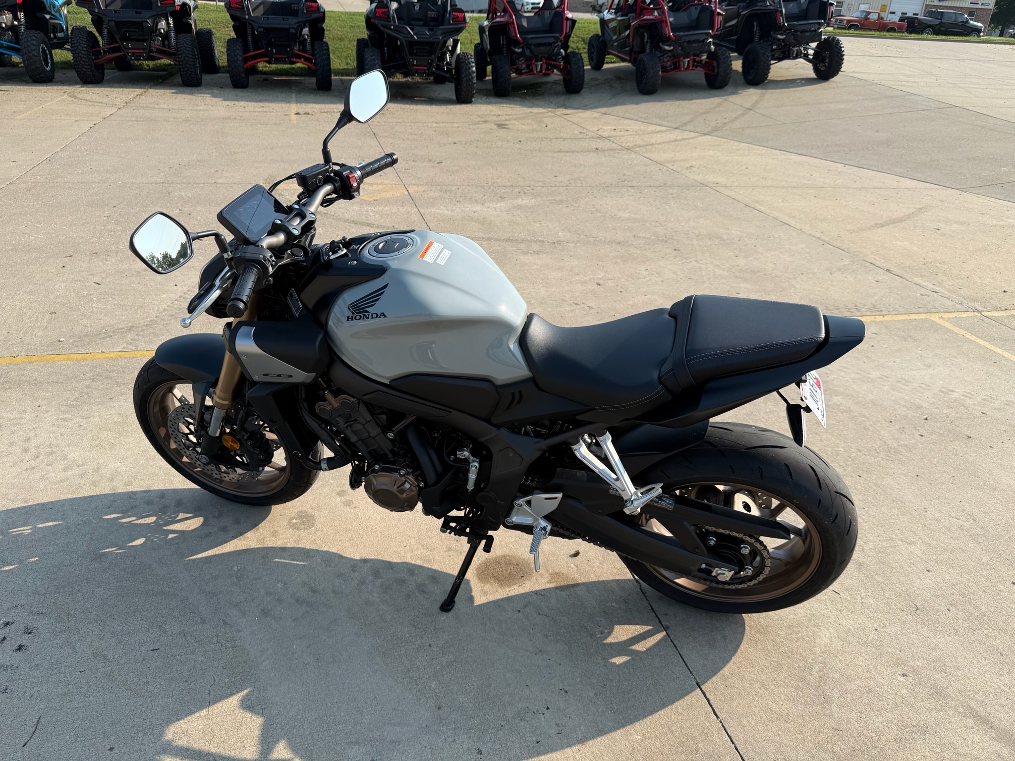 2025 Honda CB650R E-Clutch 5